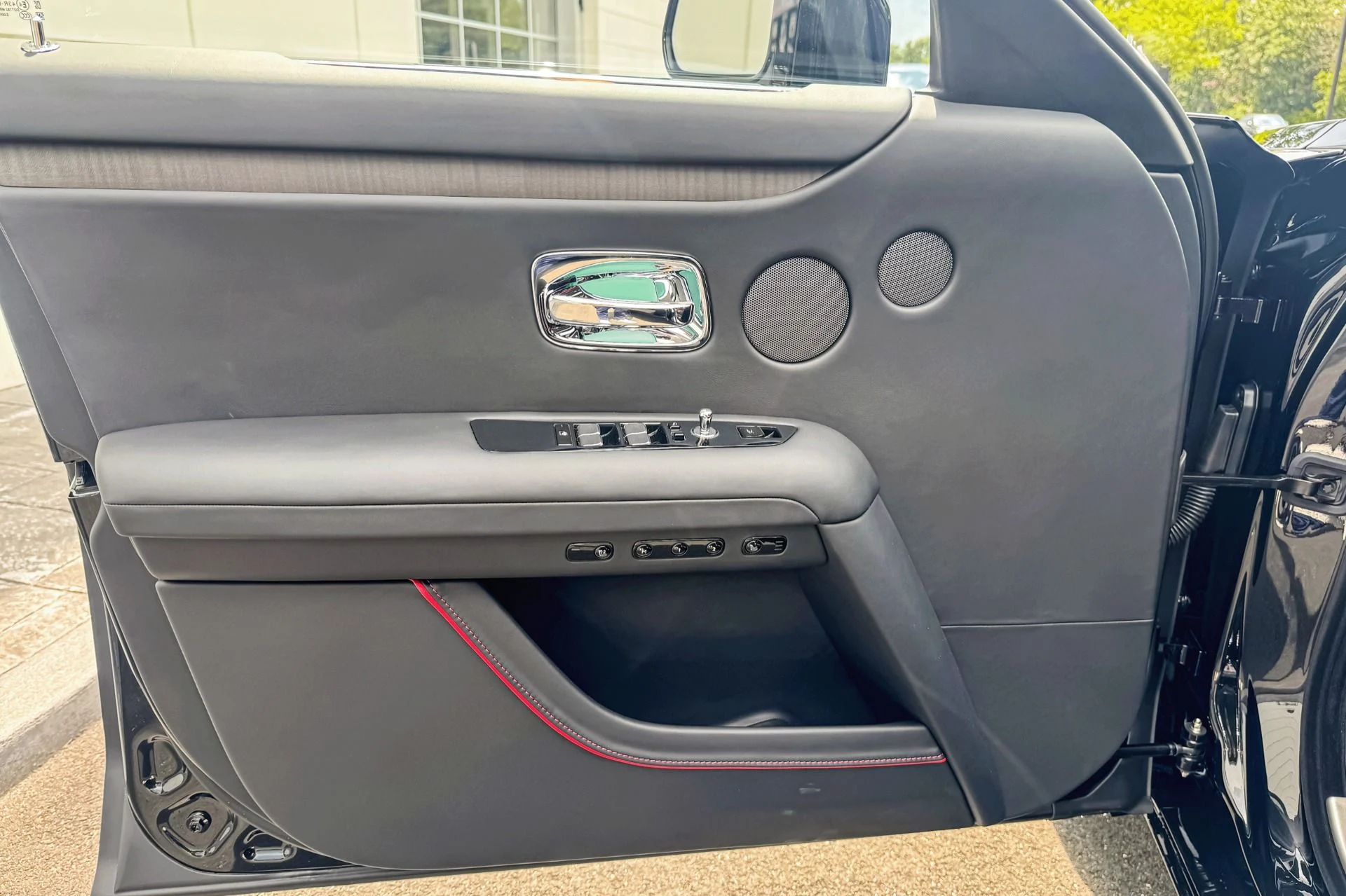 mph007_2282061259_Used_2025_Rolls_Royce_Ghost_1764086548_c2b15544e6