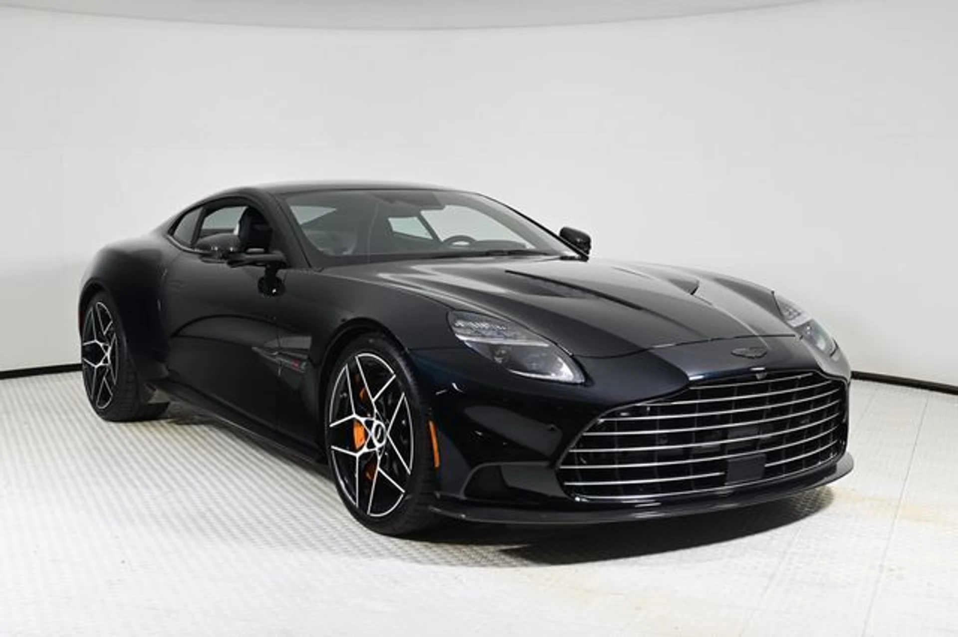 mph007_2285687098_new_2025_aston_martin_vanquish_coupe_11350_22854857_7_640_14eb45944e