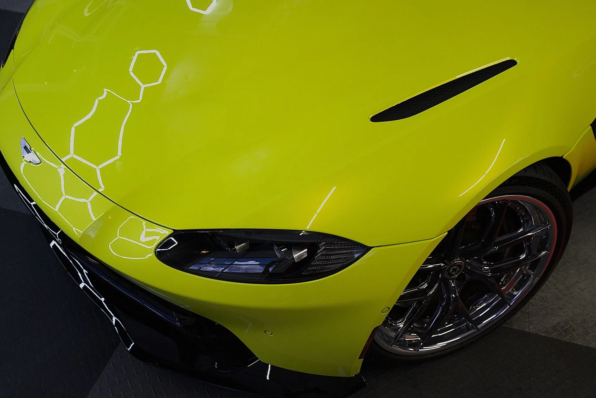 mph007_229418751_Used_2020_Aston_Martin_Vantage_1752006326_c9b3f05be3