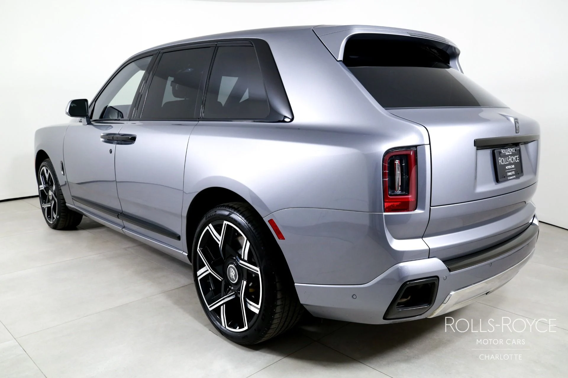 mph007_2300465035_Used_2026_Rolls_Royce_Black_Badge_Cullinan_1771362951_6380bca294