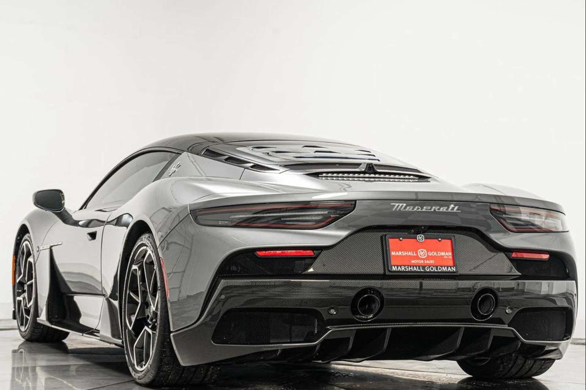 mph007_230537643_k_Ekwb9s3phsw6np5bz_UL_Oc_Vhz_Fc_28c2db0939