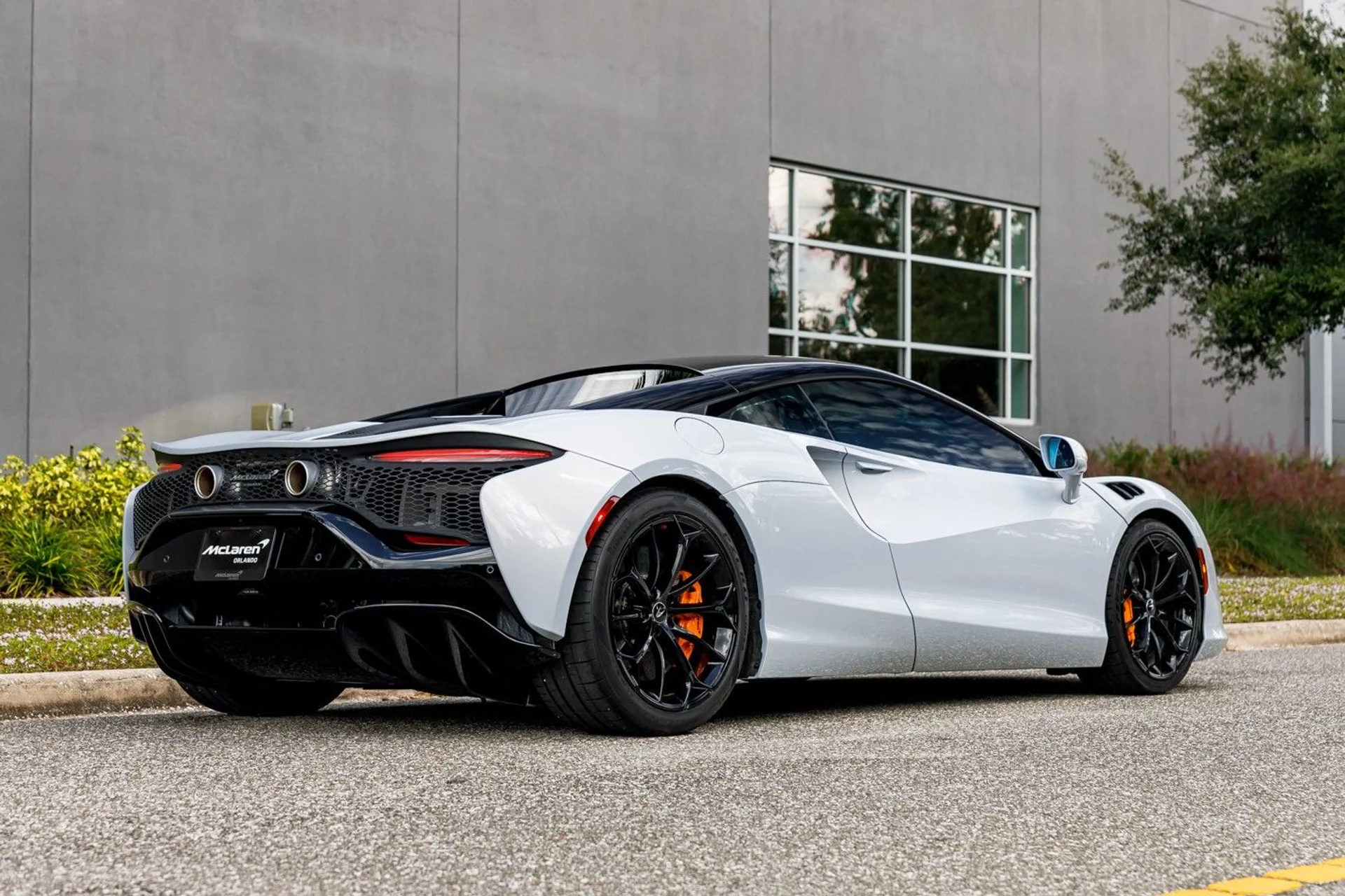 mph007_2313429499_614_p8_l_02f30ca6df