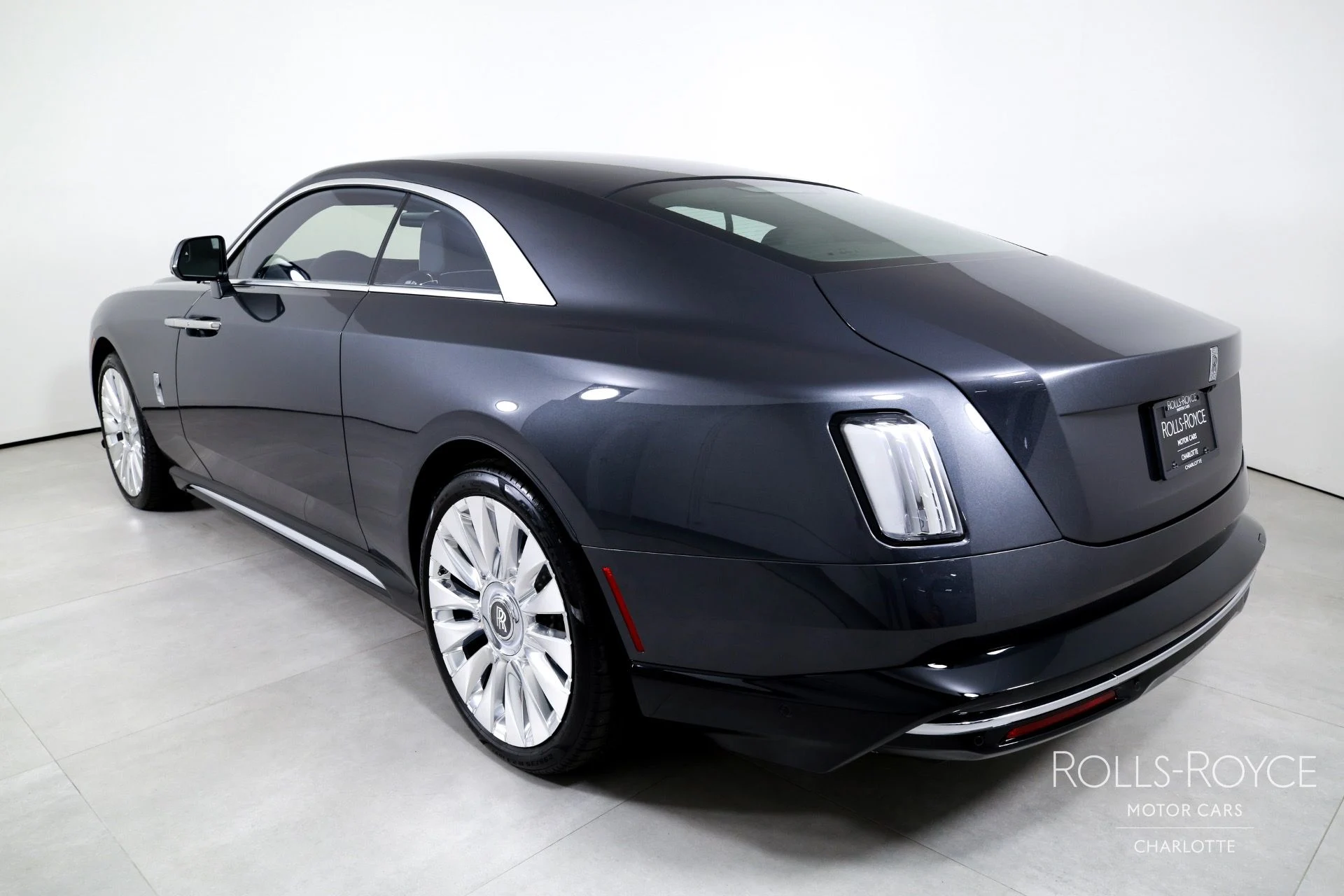 mph007_2326925762_Used_2025_Rolls_Royce_Spectre_1759510390_f08557fa97