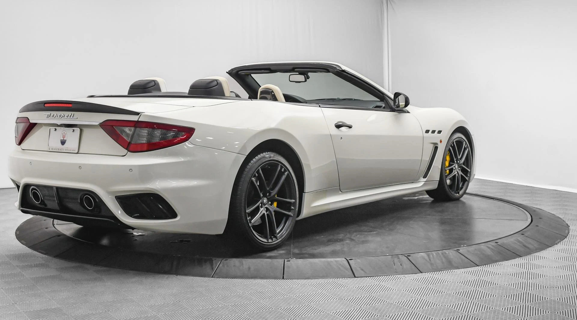 mph007_2328404196_Used_2018_Maserati_Gran_Turismo_Convertible_MC_1755159327_df927c4558