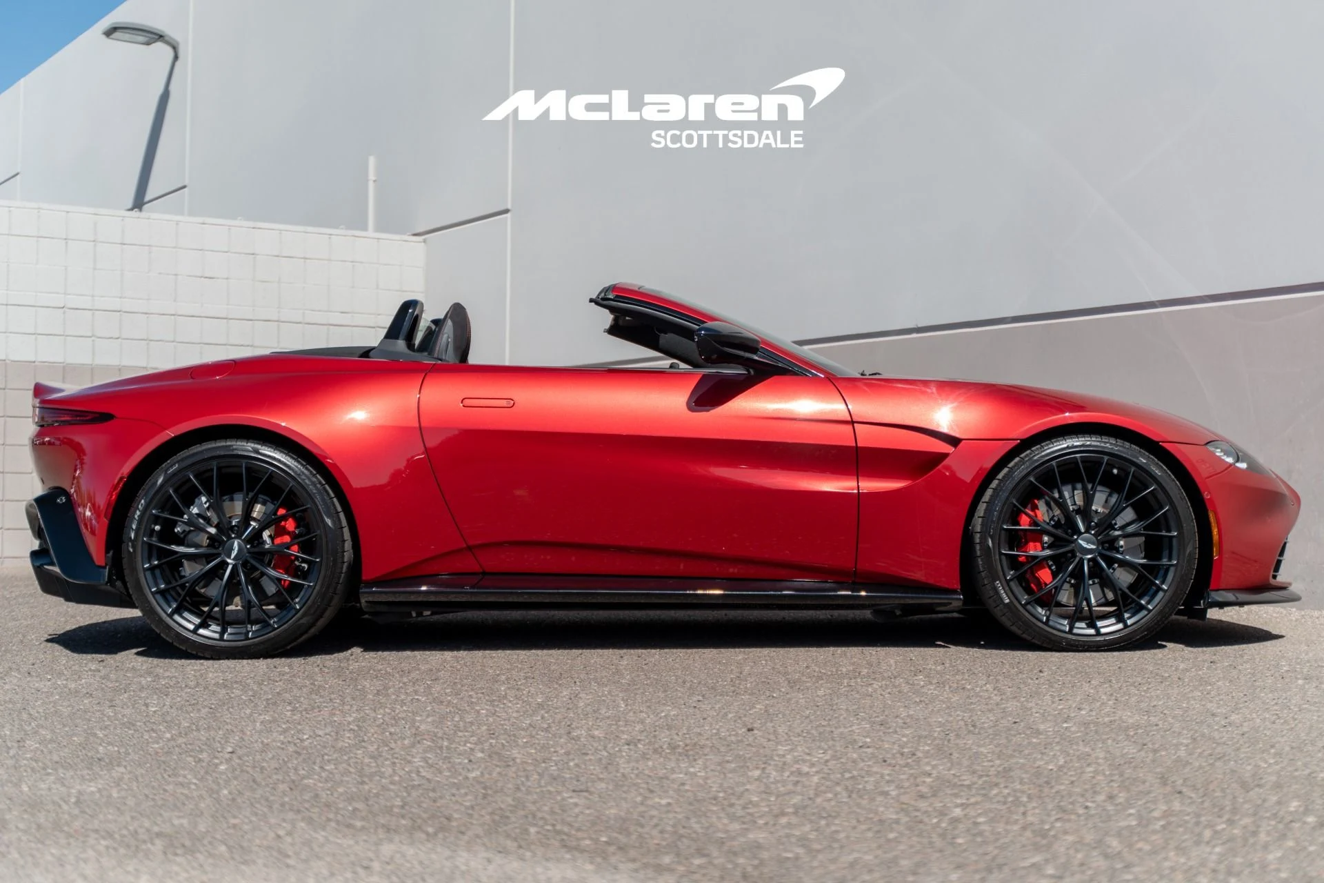 mph007_2341671059_Used_2022_ASTON_MARTIN_VANTAGE_1776494710_2eb1c8e036