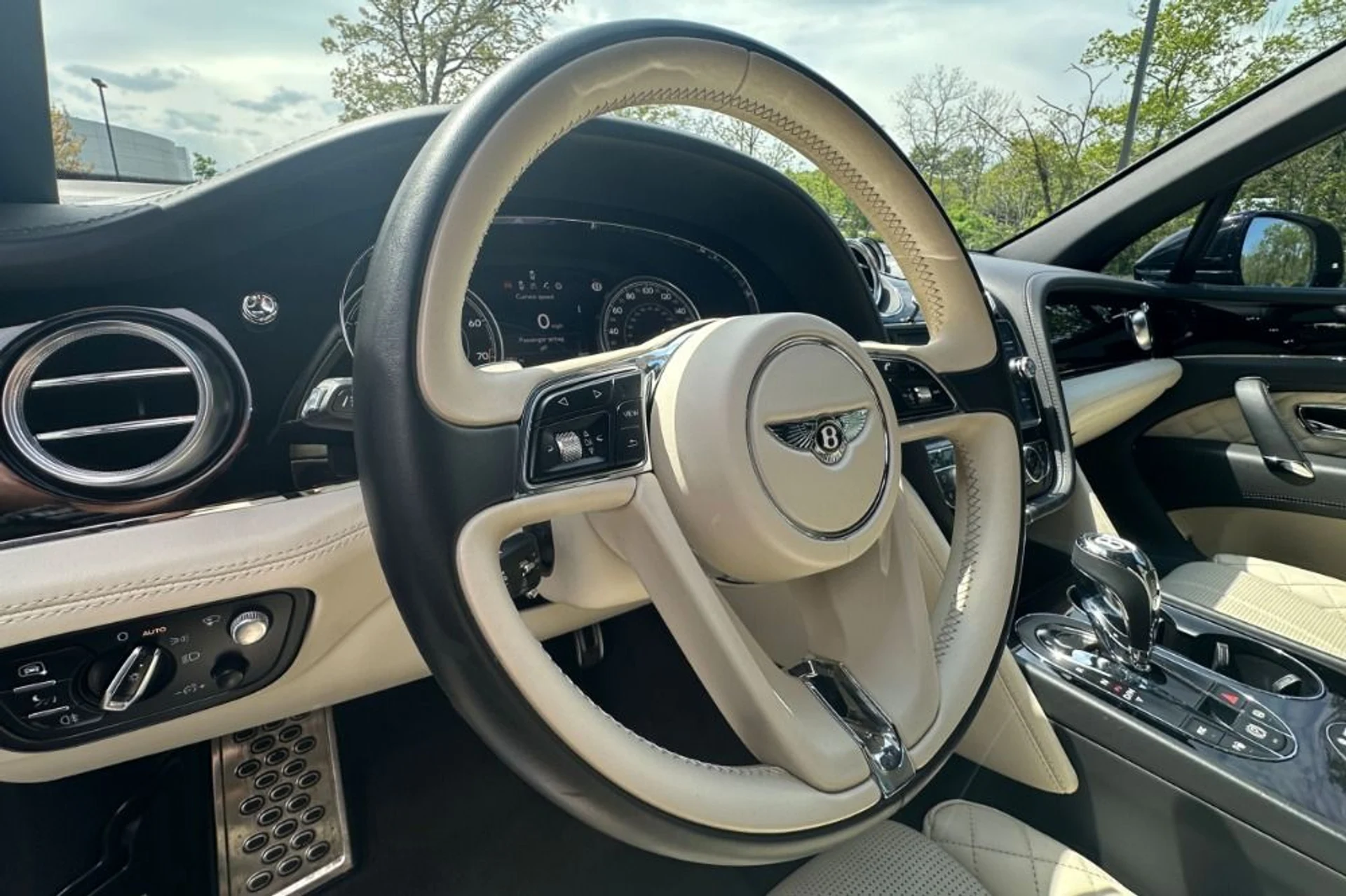 mph007_2343361703_Used_2019_Bentley_Bentayga_V8_1778775400_6bf282f13a
