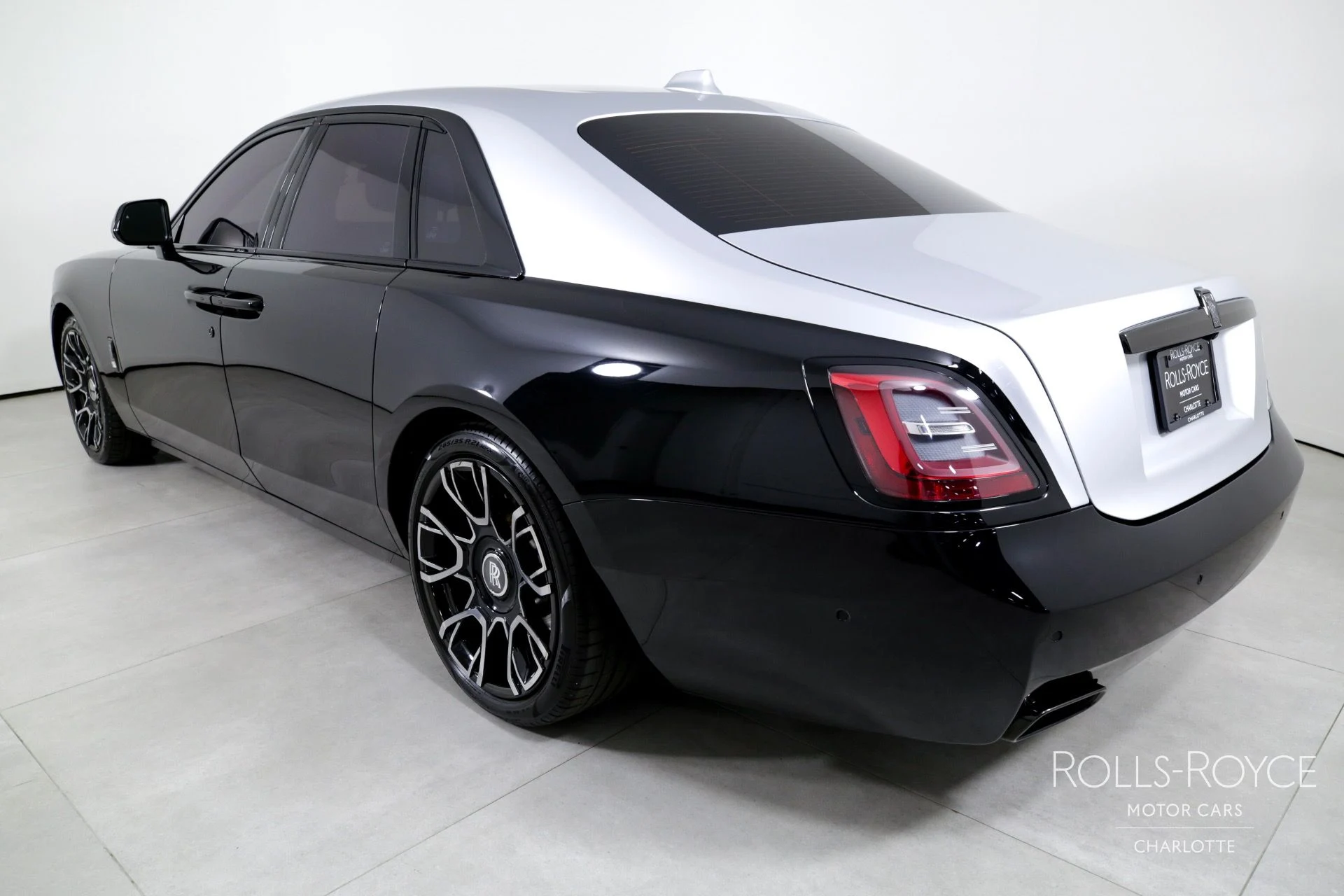 mph007_2345584205_Used_2022_Rolls_Royce_Black_Badge_Ghost_1713469373_5bcc537291