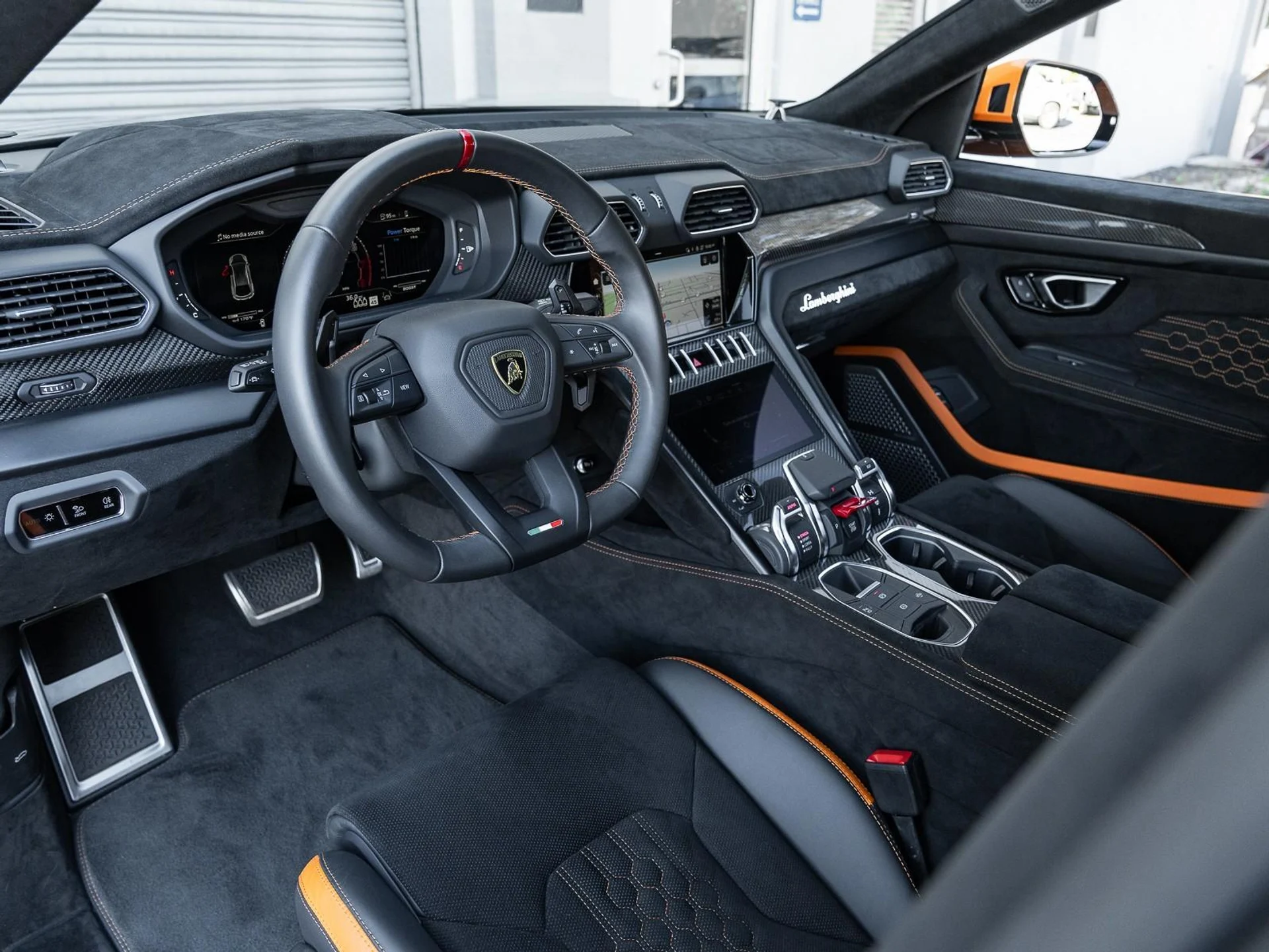 mph007_2348219694_Used_2023_Lamborghini_Urus_Performante_1763068009_bd391d29a7