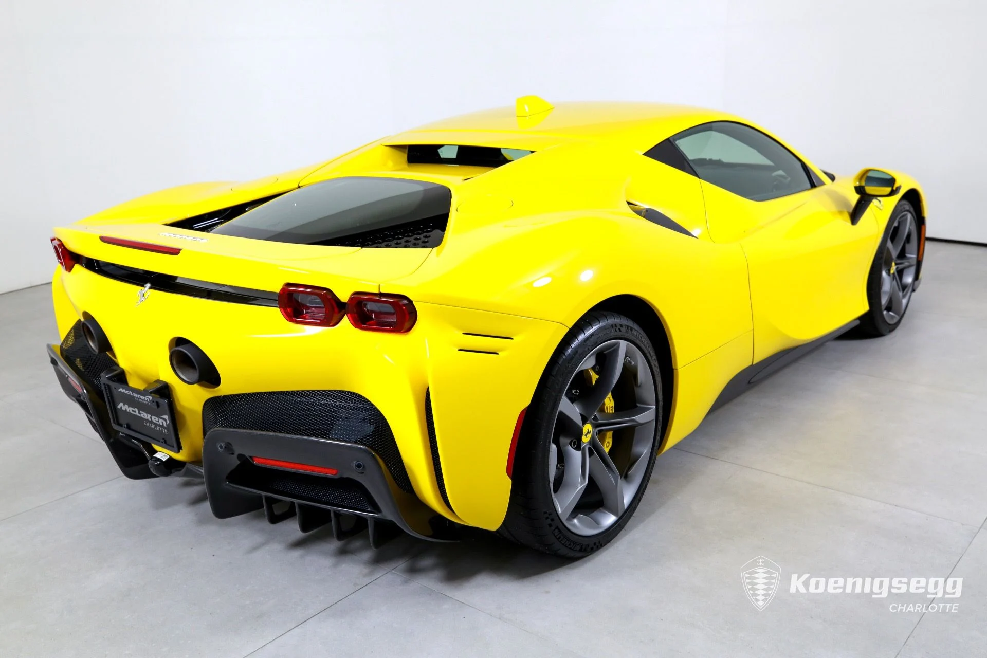 mph007_2357923682_Used_2021_Ferrari_SF_90_Stradale_1760975075_7be01f4b85
