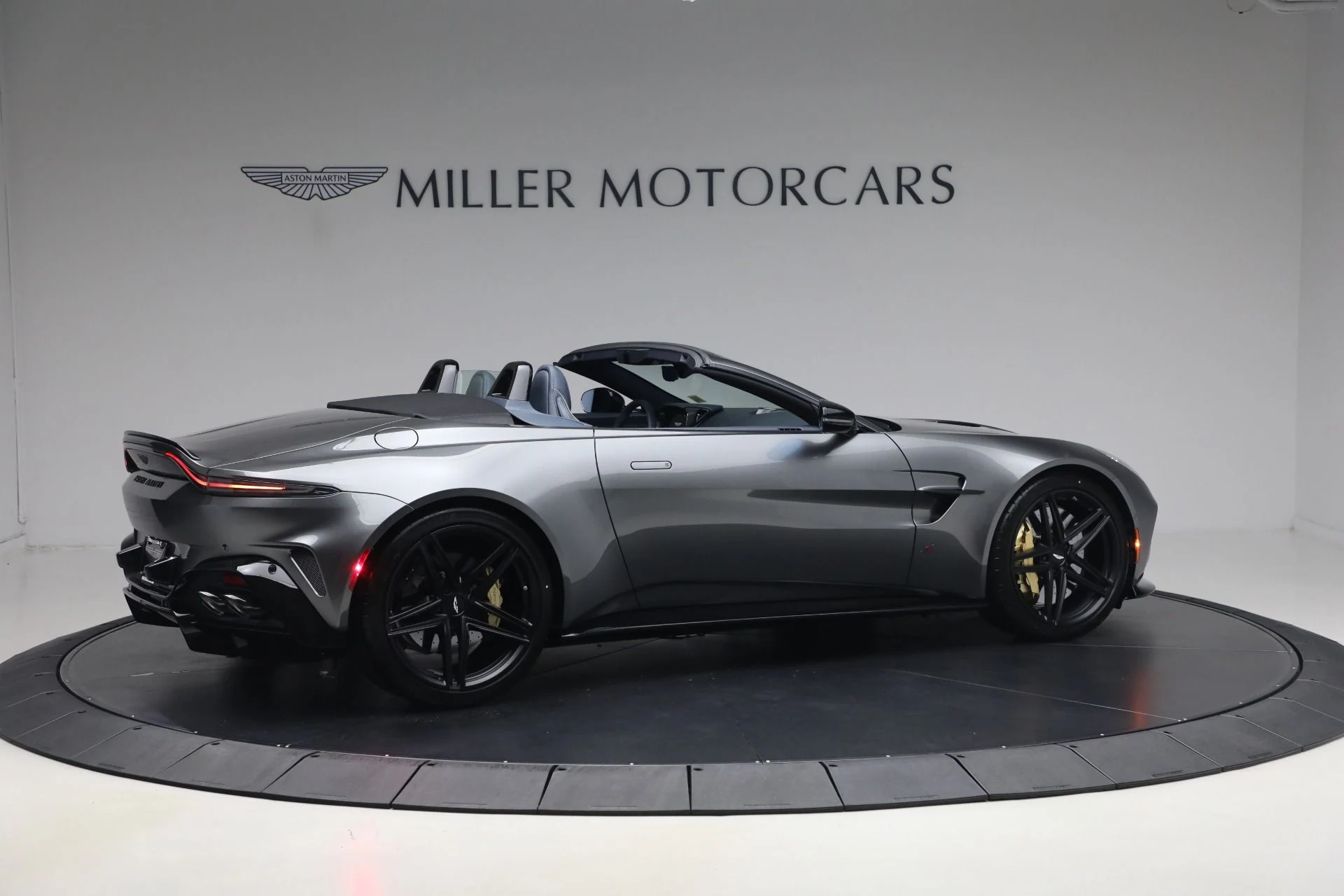 mph007_2368458485_New_2026_Aston_Martin_Vantage_S_Roadster_1787407546_7e769828fe
