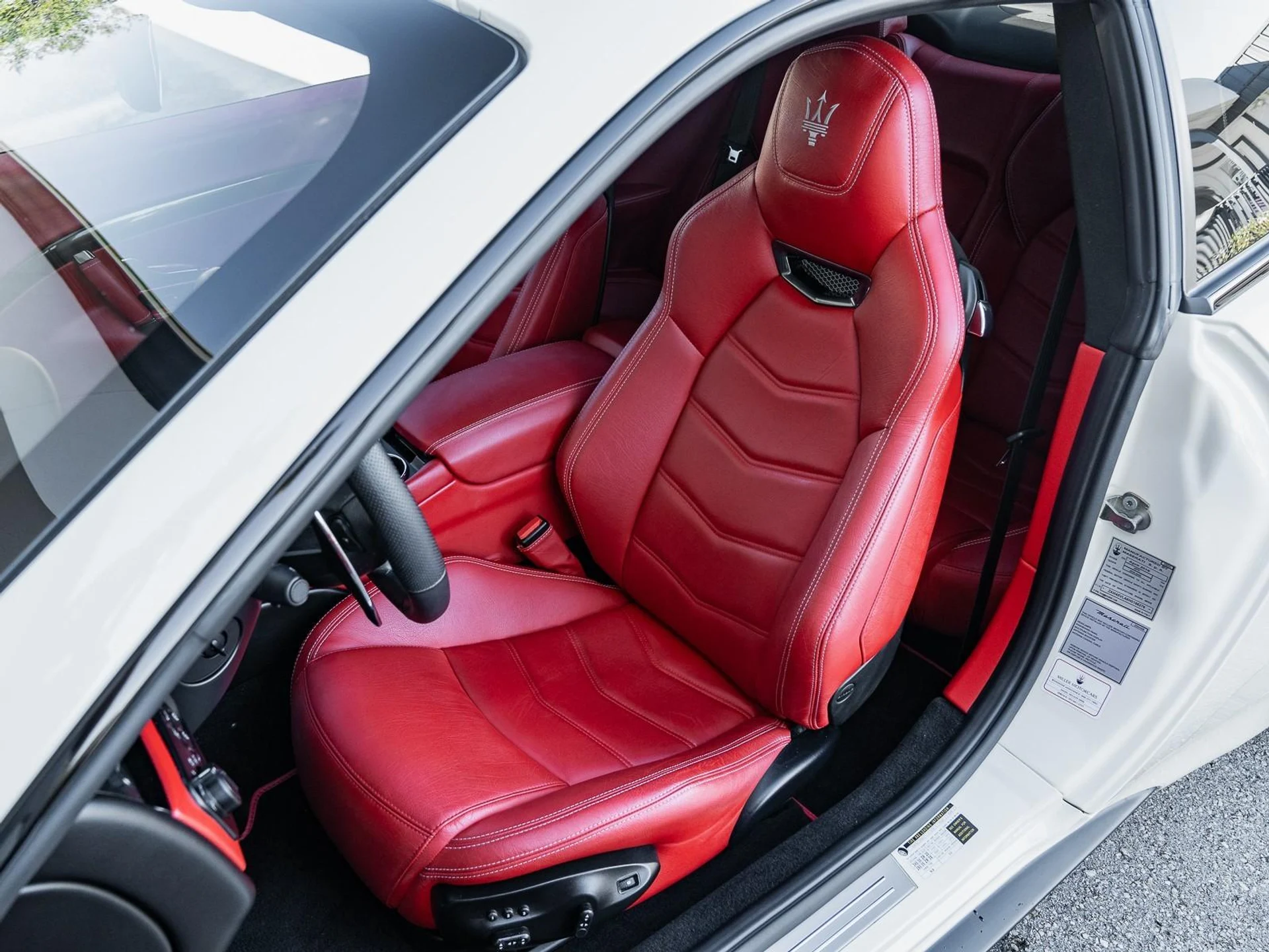 mph007_2368725366_Used_2017_Maserati_Gran_Turismo_Sport_1759184188_cfae4909f9