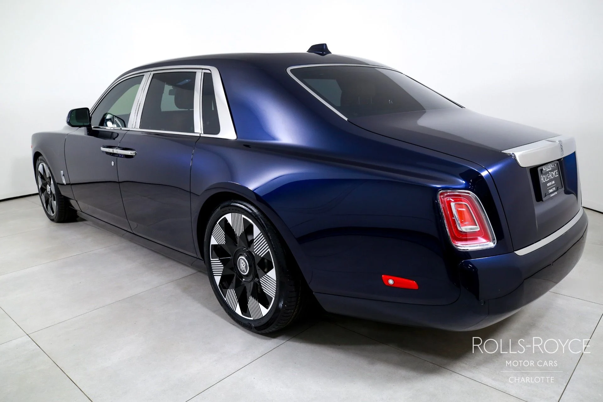mph007_2370442964_Used_2020_Rolls_Royce_Phantom_1752871576_508a978d11