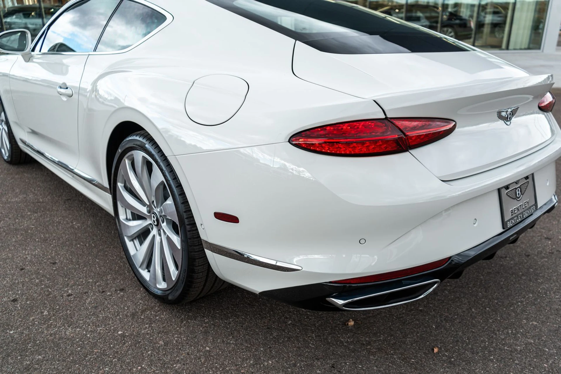 mph007_2378196404_3409100a_459a_4fb7_92bb_15855c2f3012_8921dc3575