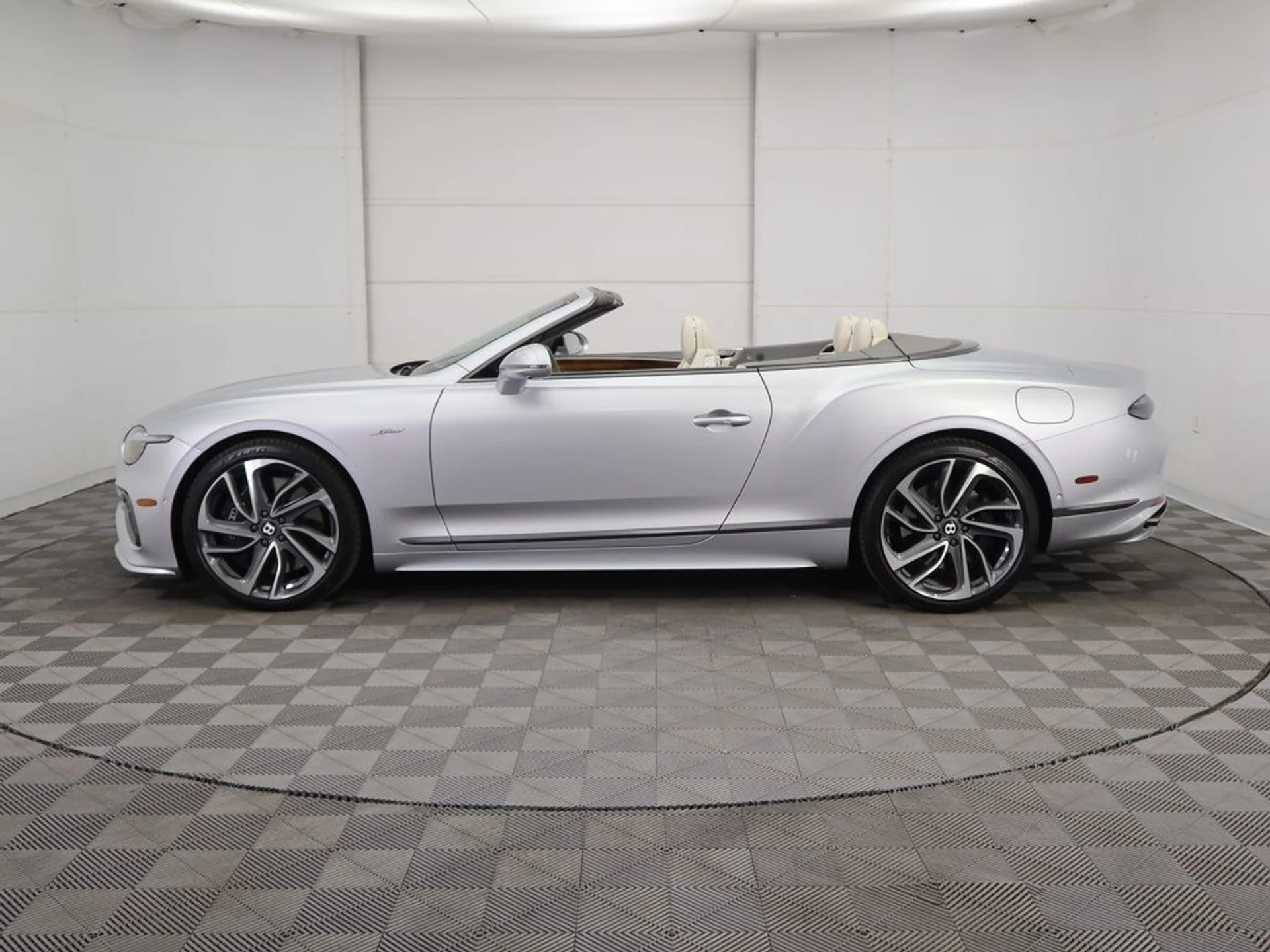 mph007_2380872271_used_2025_bentley_continental_gtspeedconvertible_8119_22974147_8_1024_0a75f9af68