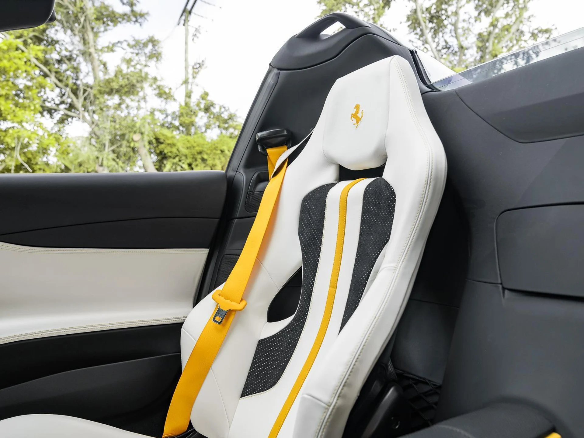 mph007_2383825835_Used_2021_Ferrari_812_GTS_1779998599_14b28cdc6b