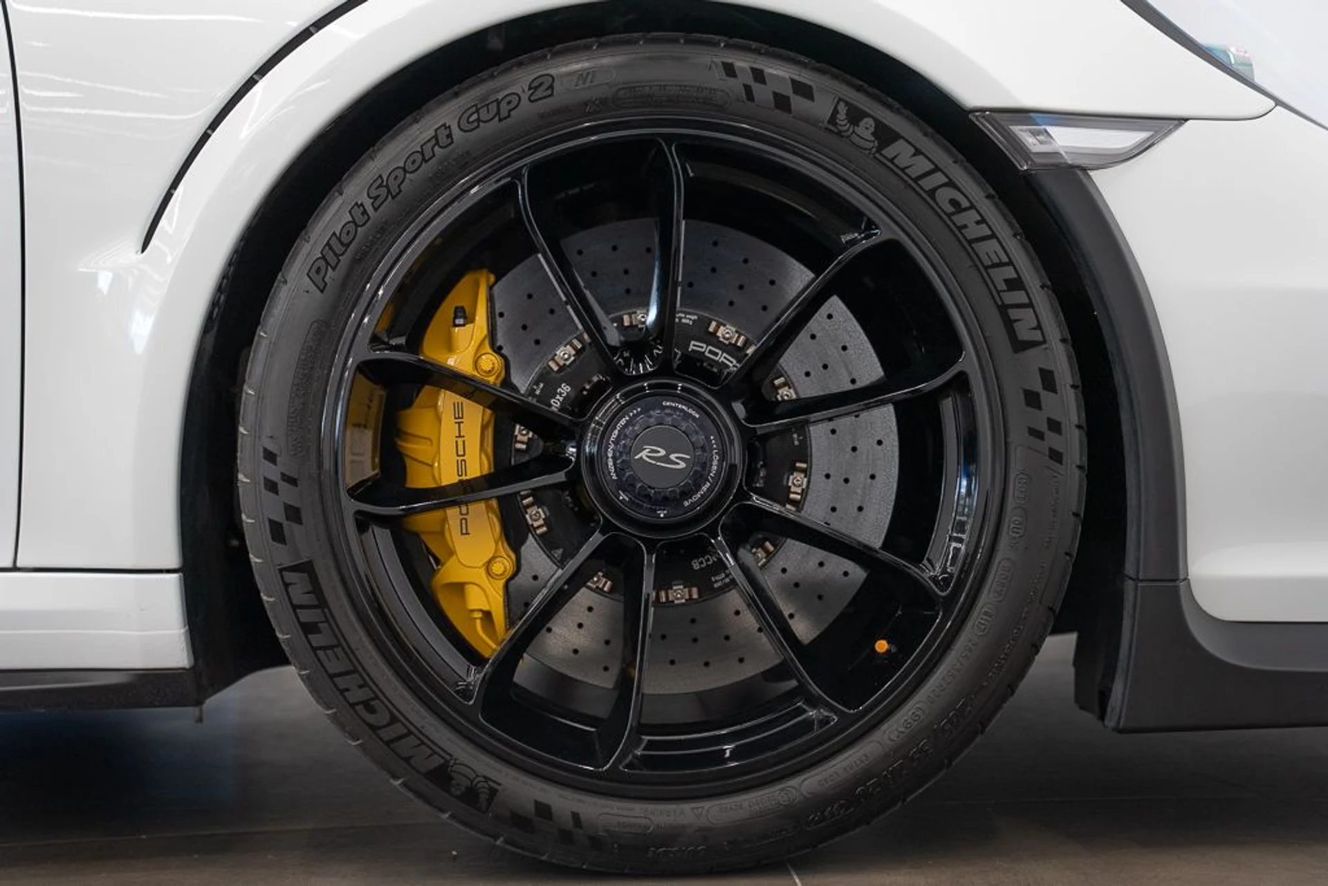 mph007_2393009811_porsche_911_2016_jpg_v_1777670076_8c03d0a429