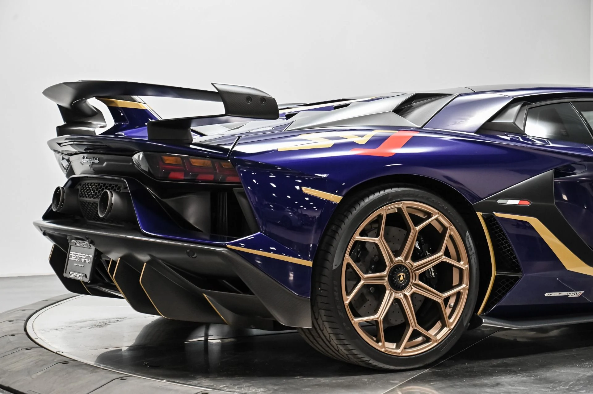 mph007_2397549536_Used_2019_Lamborghini_Aventador_SVJ_1760550459_cfcfe80267