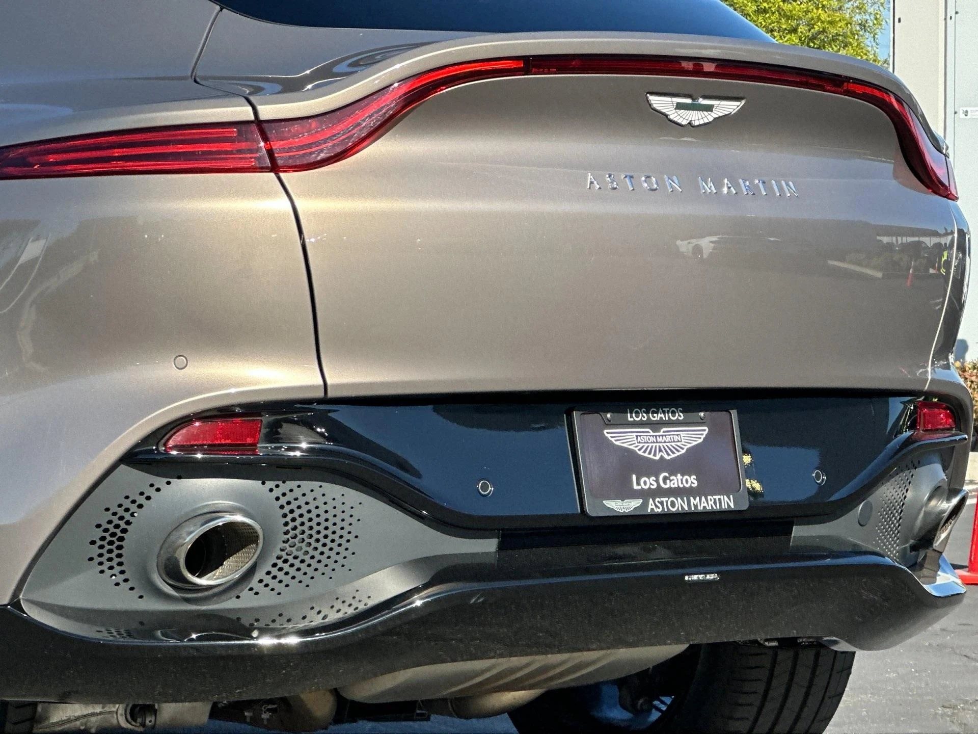 mph007_240441267_Used_2021_Aston_Martin_DBX_1758724403_139b345550