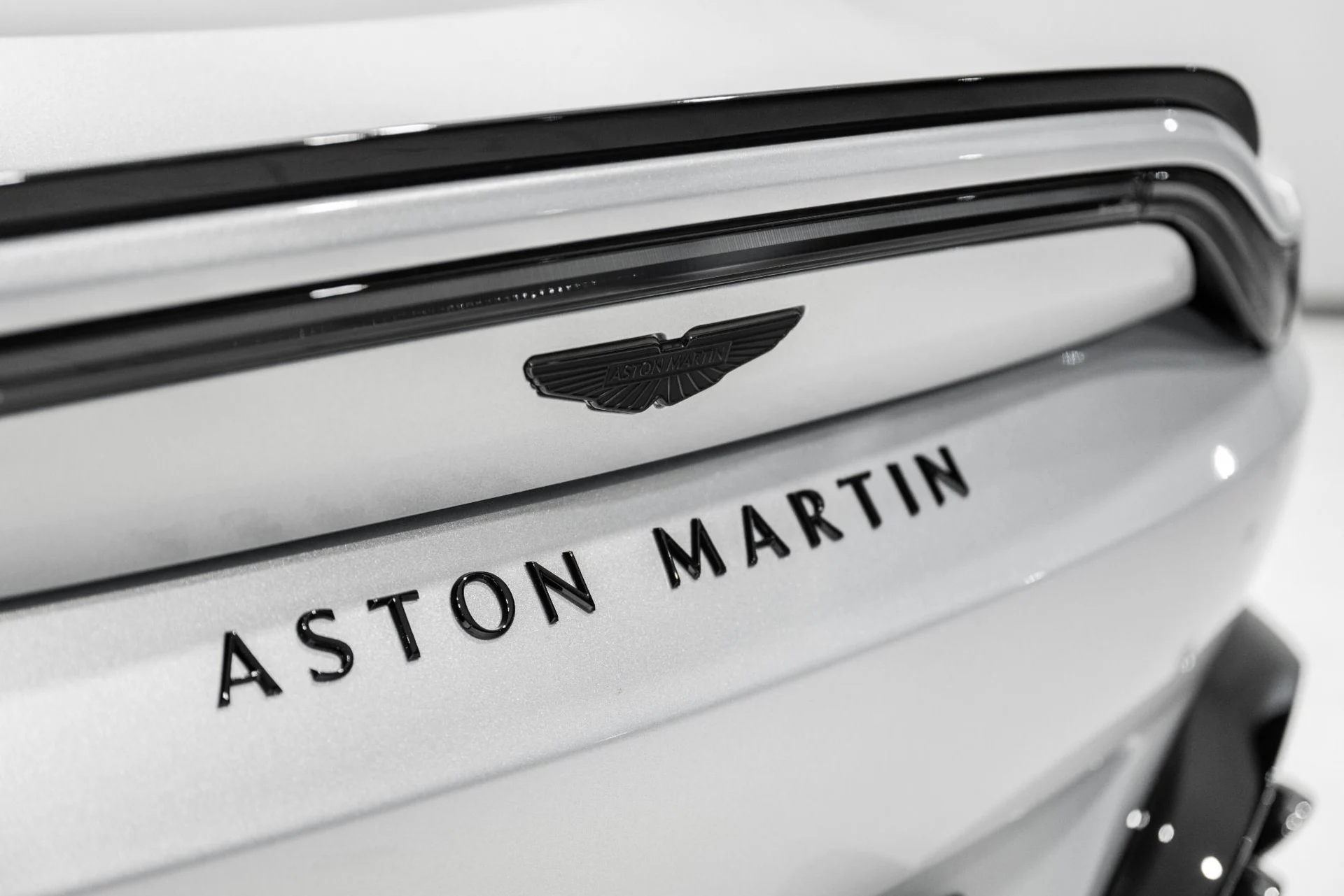 mph007_2408437770_New_2026_Aston_Martin_Vantage_S_Coupe_1767380172_dc8b73e5e0