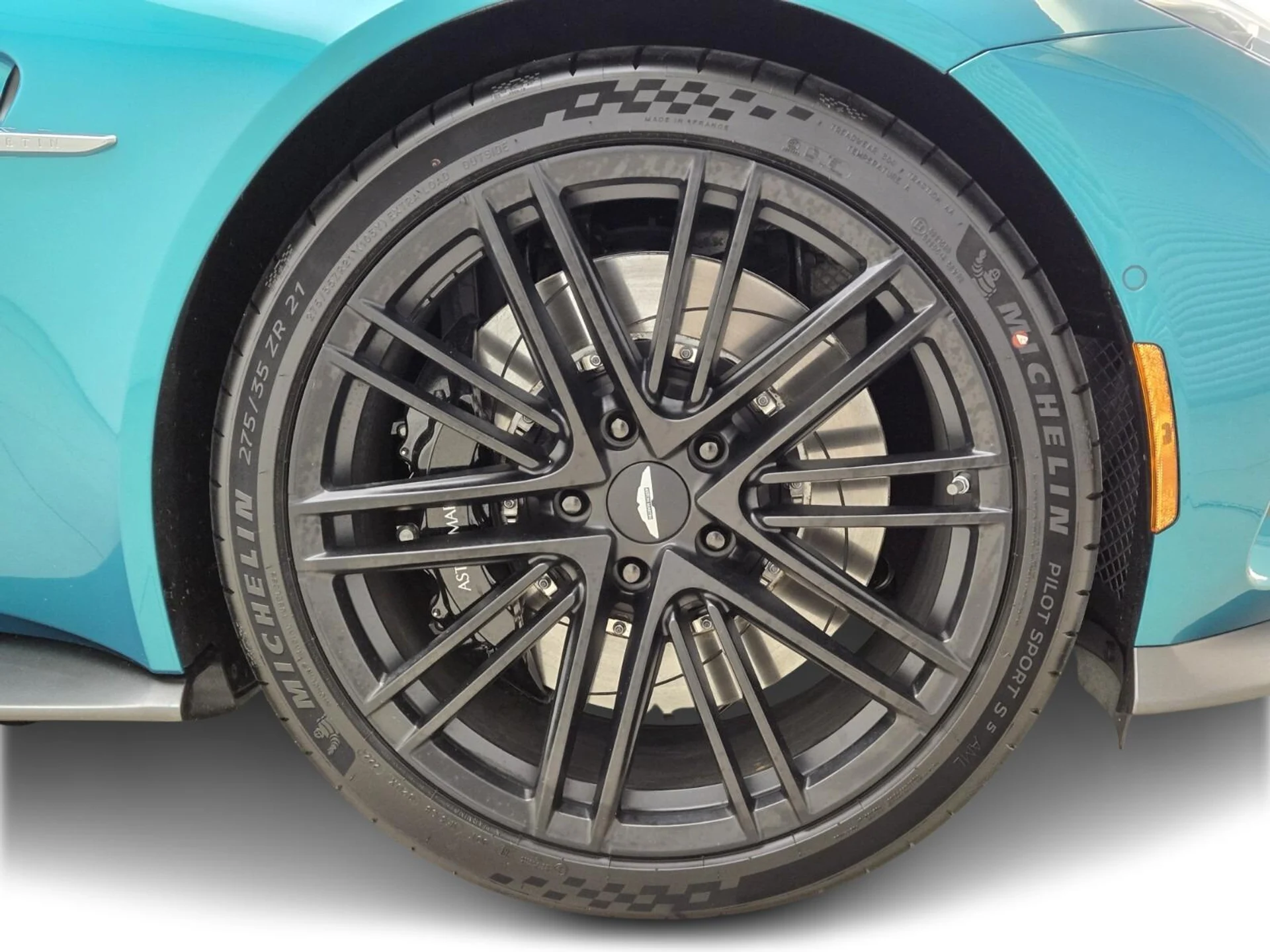 mph007_2408896834_New_2025_Aston_Martin_Vantage_1753161754_c063098766