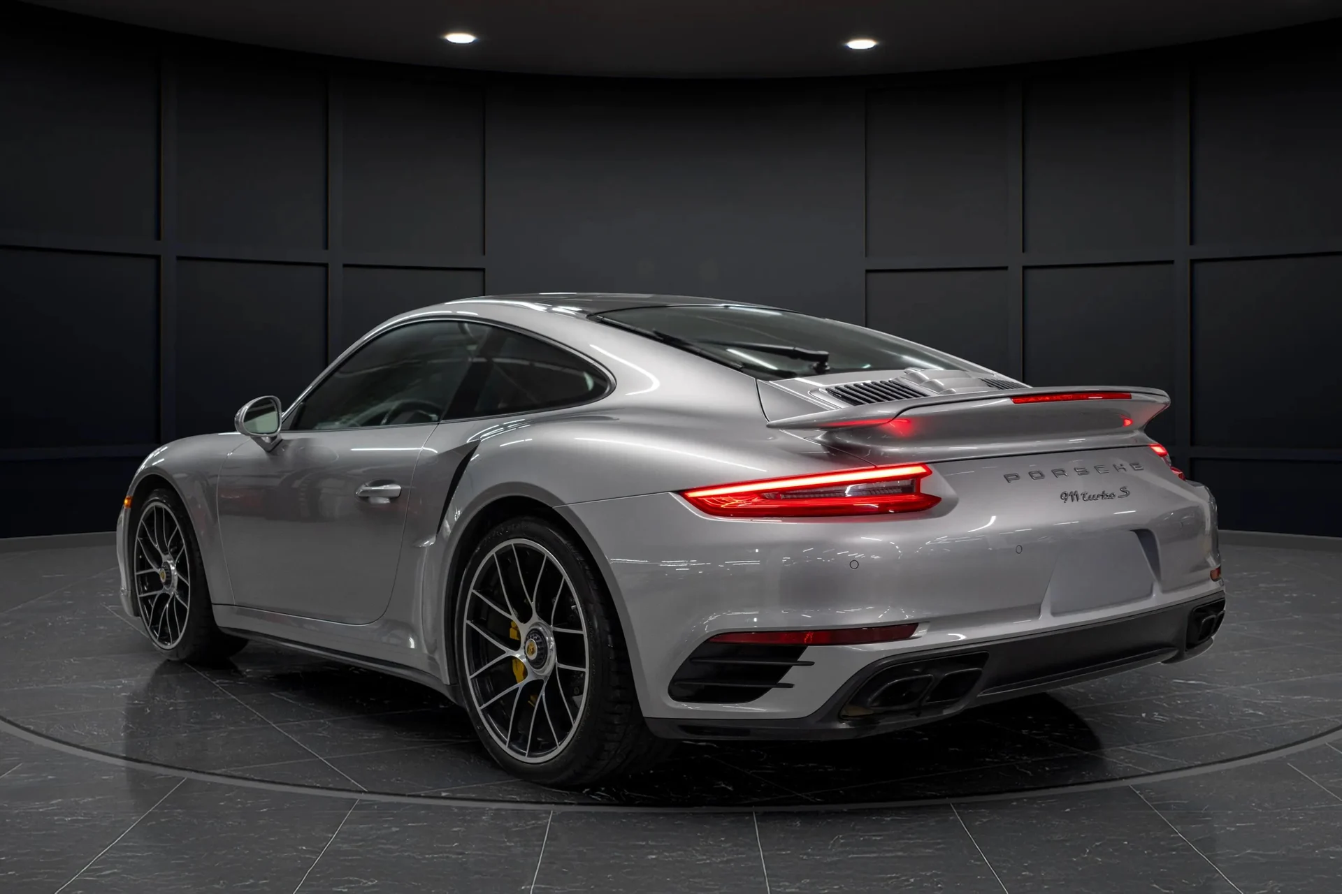 mph007_2410781792_20df8b63_92e9_49ec_8de3_3674303df23c_201720_Porsche2091120_Turbo20_S2028_WP_0_AD_2_A93_HS_16640329_8_1cebae2d89