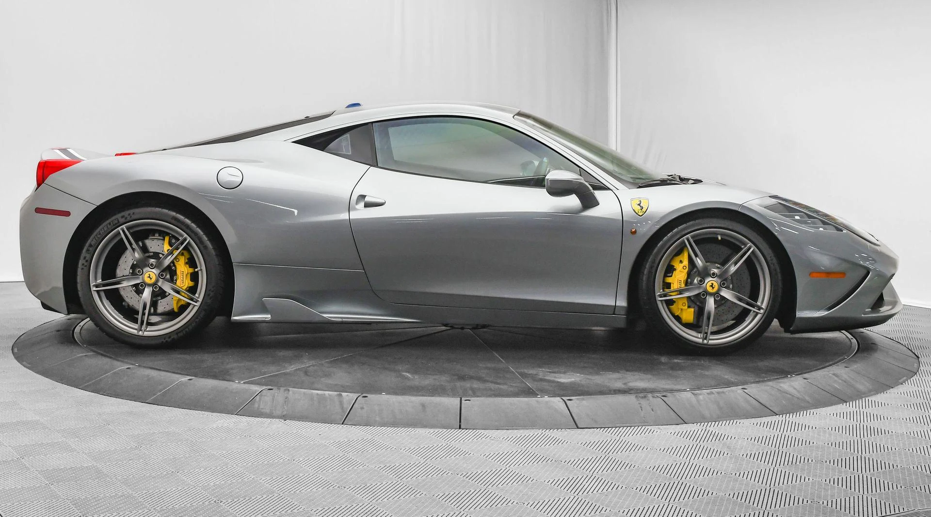 mph007_2410885326_Used_2015_Ferrari_458_Italia_Speciale_1757453406_f02470883e
