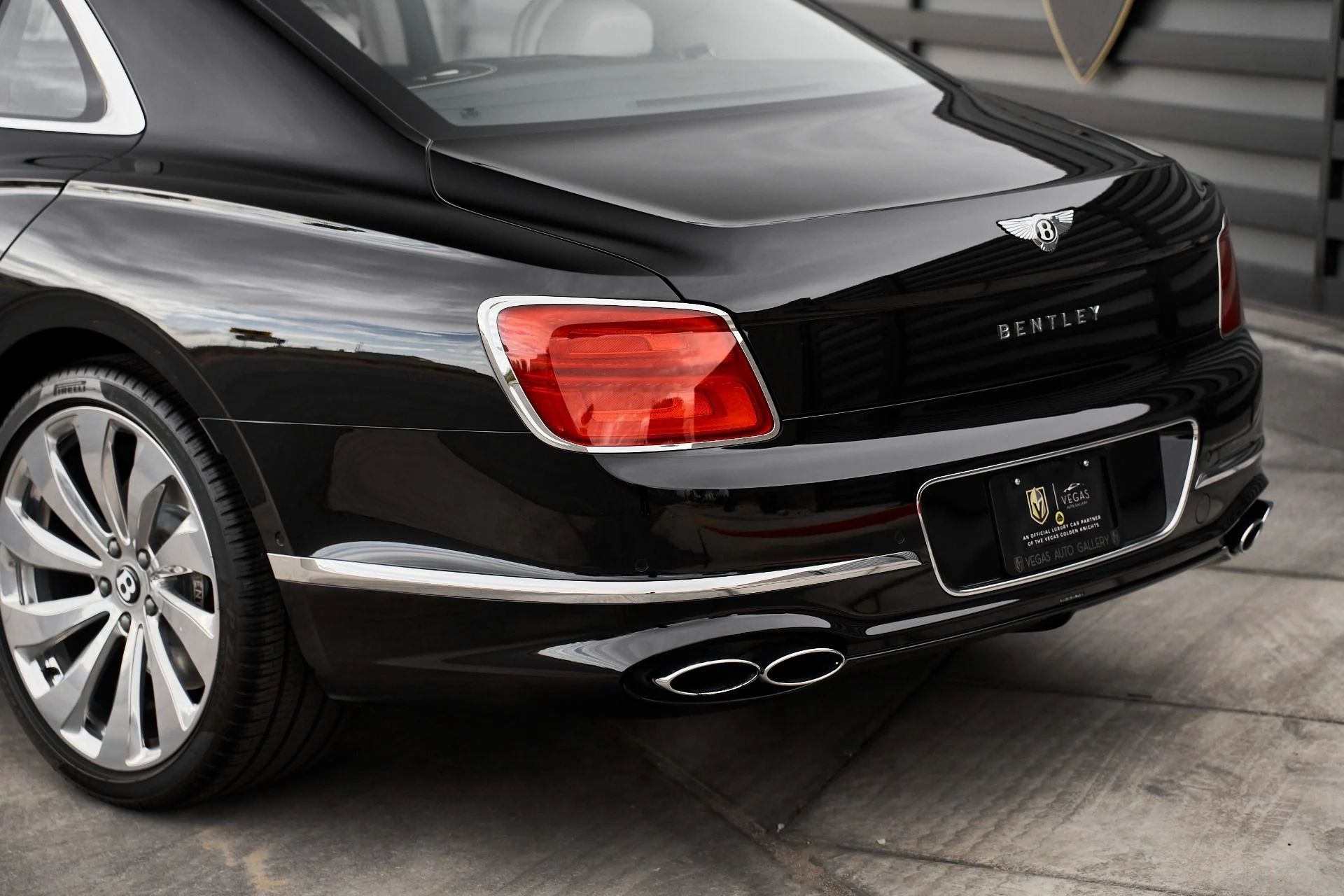 mph007_2414153920_Used_2022_Bentley_Flying_Spur_V8_1763502774_ebeed767fb