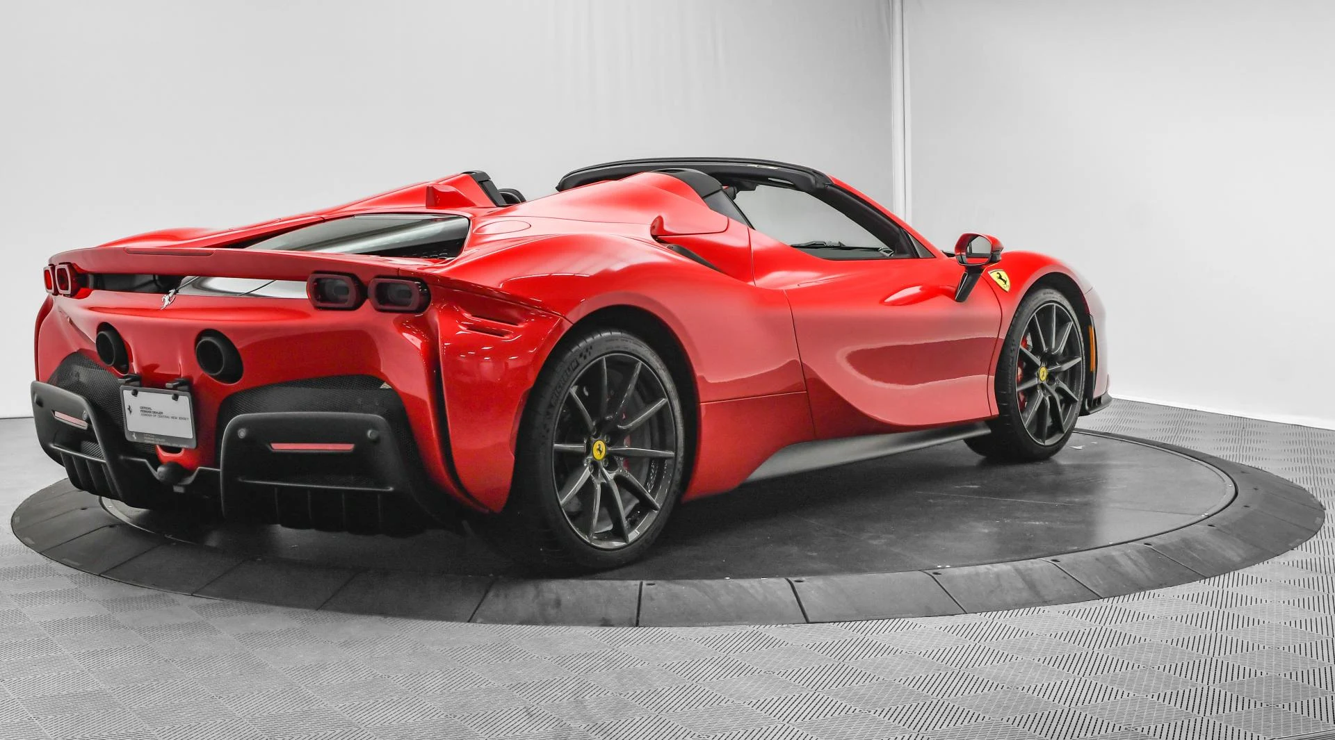 mph007_2416089385_Used_2022_Ferrari_SF_90_Spider_1753776133_5167db79e4
