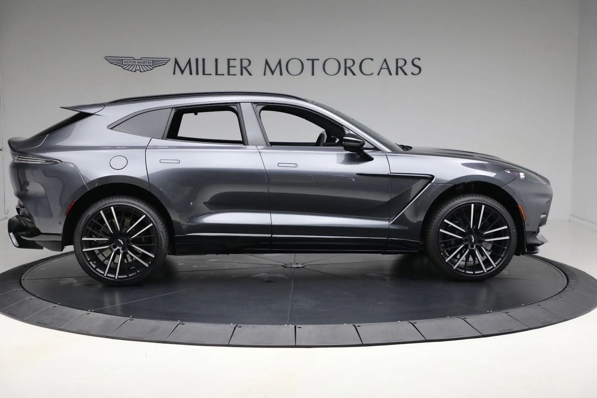 mph007_241644173_New_2025_Aston_Martin_DBX_707_707_5329c6e9d0