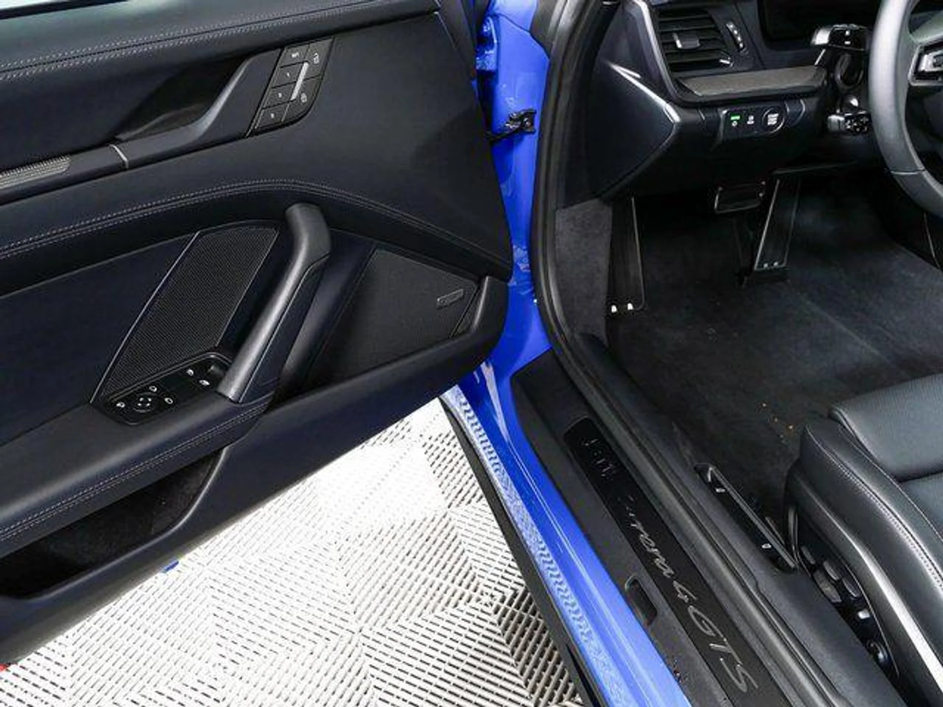 mph007_2426780621_ir_A_Rkgco_Y_Ymd_E_Unmsx_mjd_NE_564_0c4e69c18f