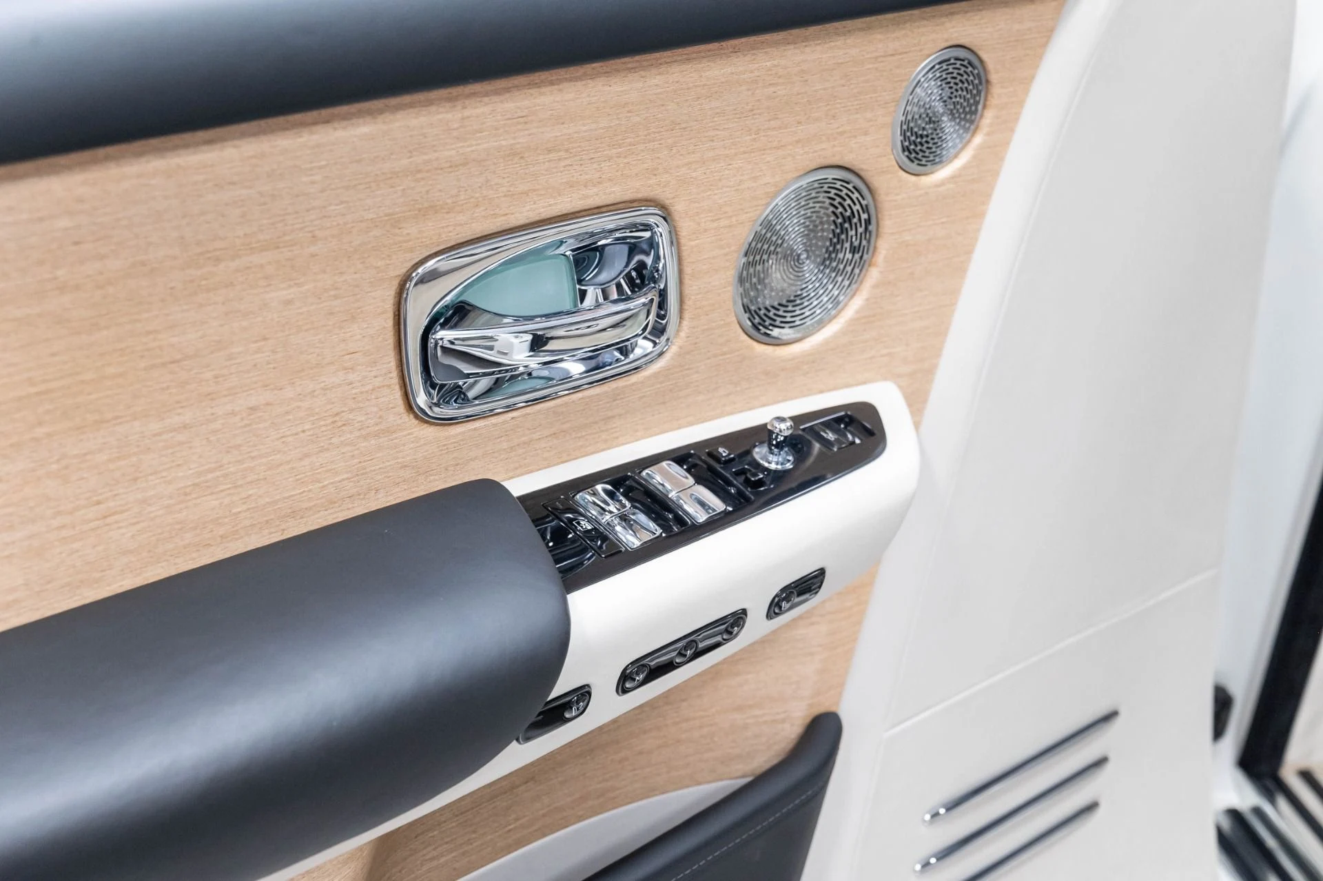mph007_243281892_Used_2019_Rolls_Royce_Phantom_1784063951_56c80e8e79