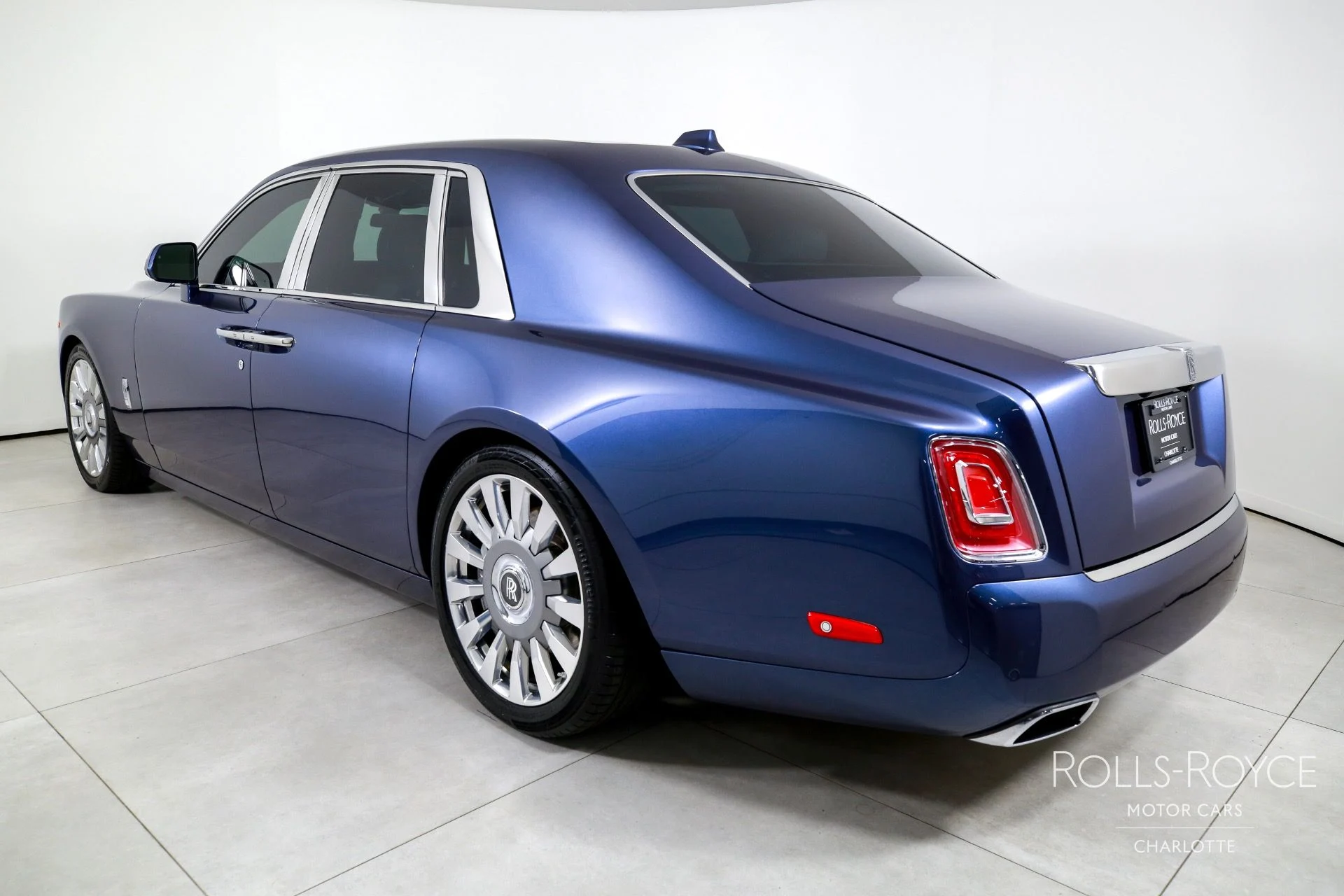 mph007_2433483341_Used_2019_Rolls_Royce_Phantom_1757714509_233ae545b0