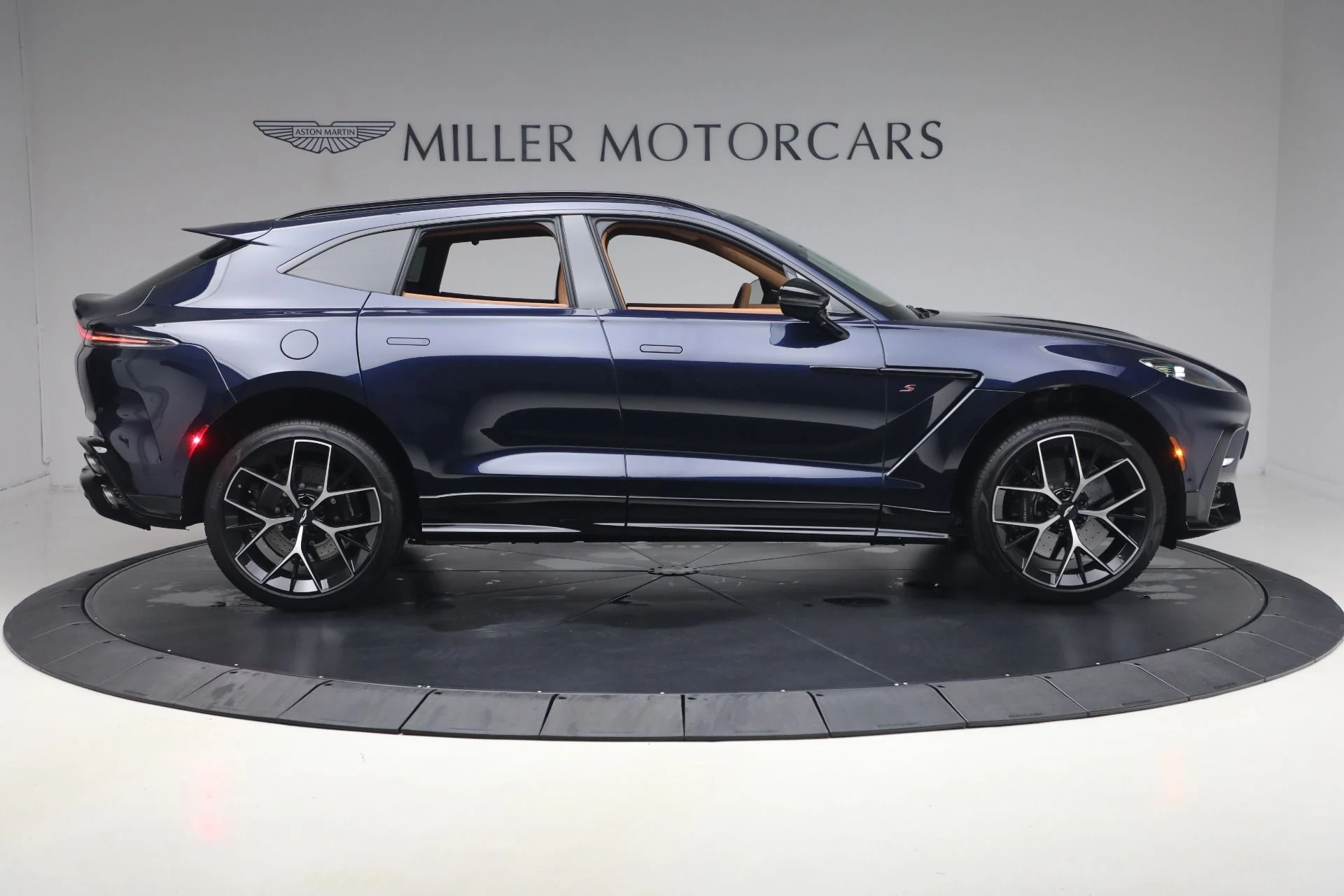 mph007_2442397708_New_2026_Aston_Martin_DBX_S_1787860964_131990b8bf