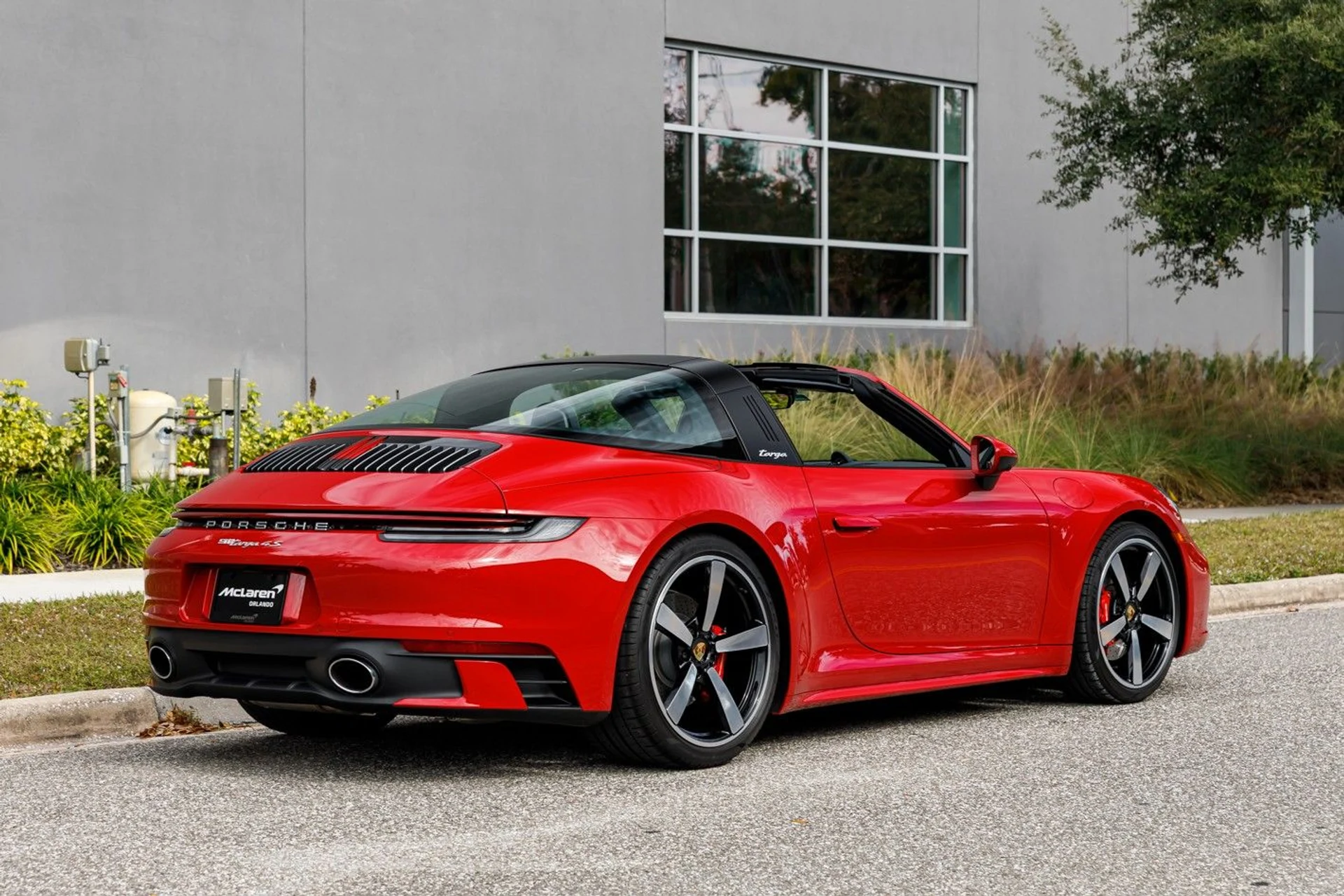 mph007_2444689898_644_p8_l_e4fe1aa781