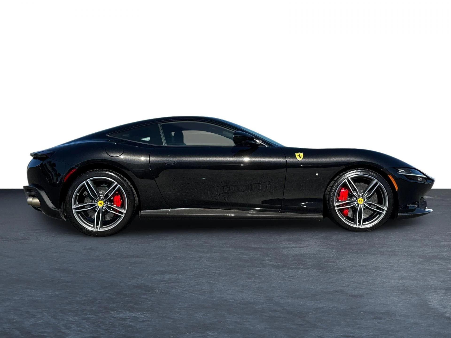 mph007_2445314426_Used_2023_Ferrari_Roma_Base_1755353120_14821e8e66