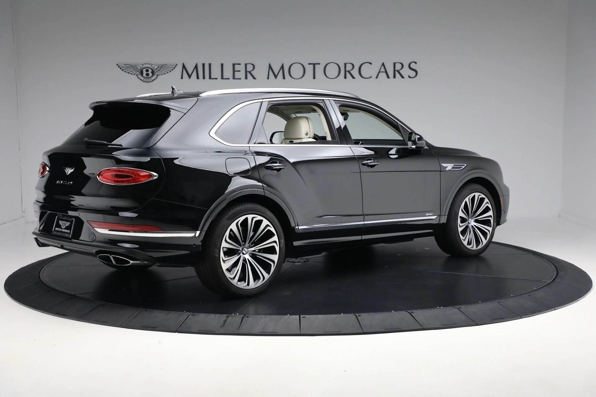 mph007_2453381985_Used_2023_Bentley_Bentayga_Azure_V8_eea45d2844