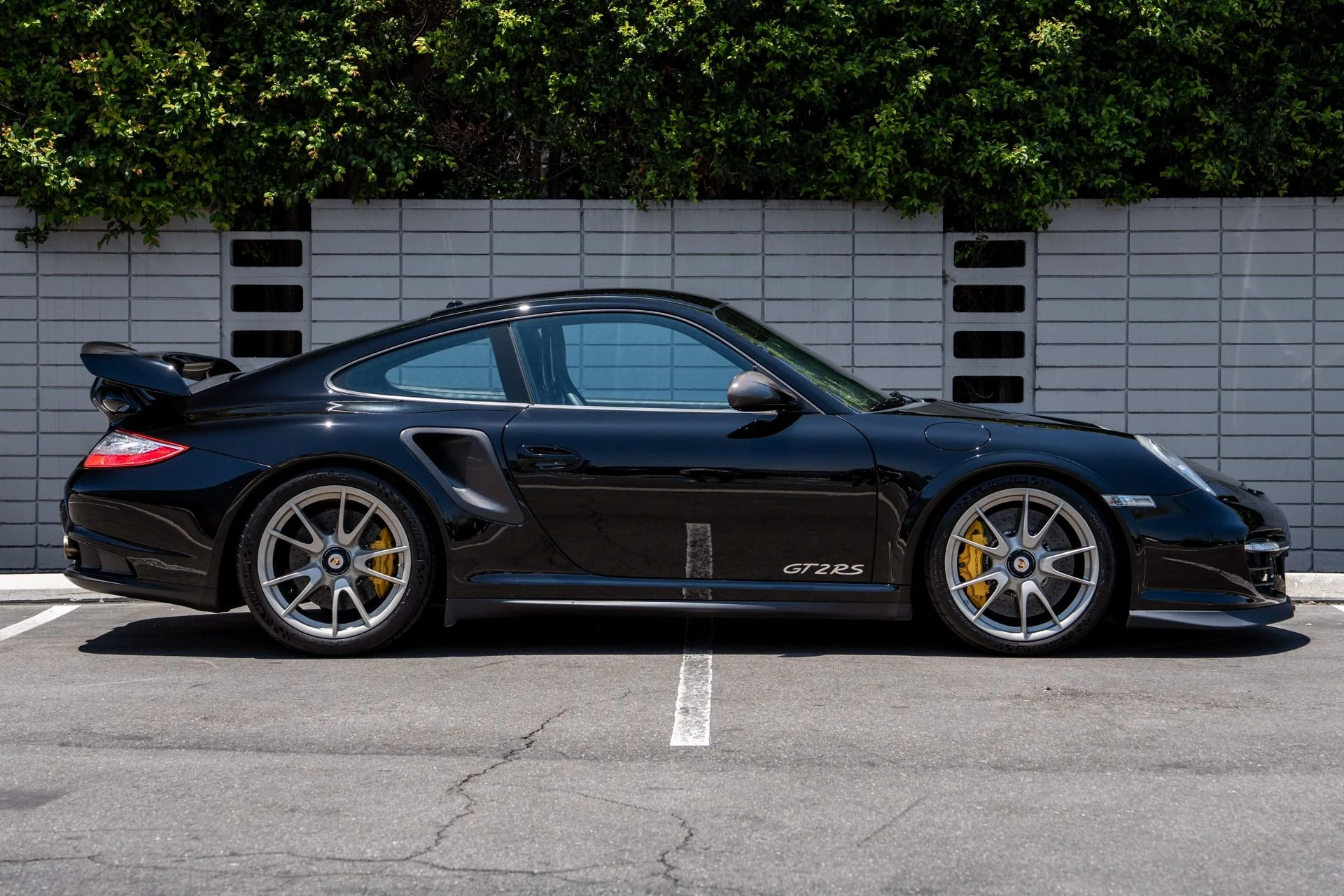mph007_2471600332_Used_2011_Porsche_911_GT_2_RS_1752601690_fb26ecac3c