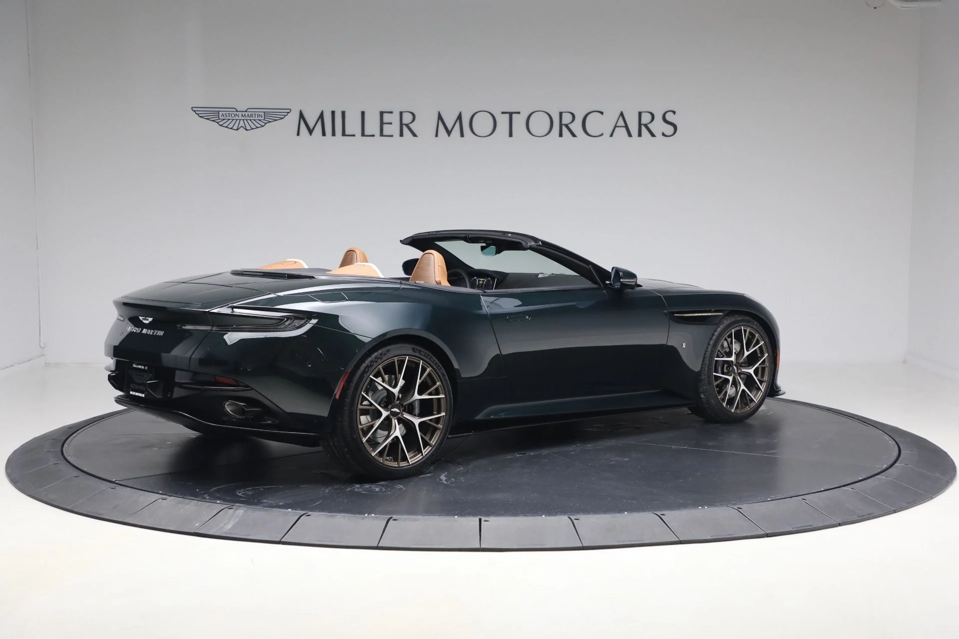 mph007_2475675892_New_2026_Aston_Martin_DB_12_Volante_1769621875_d6b35873e9