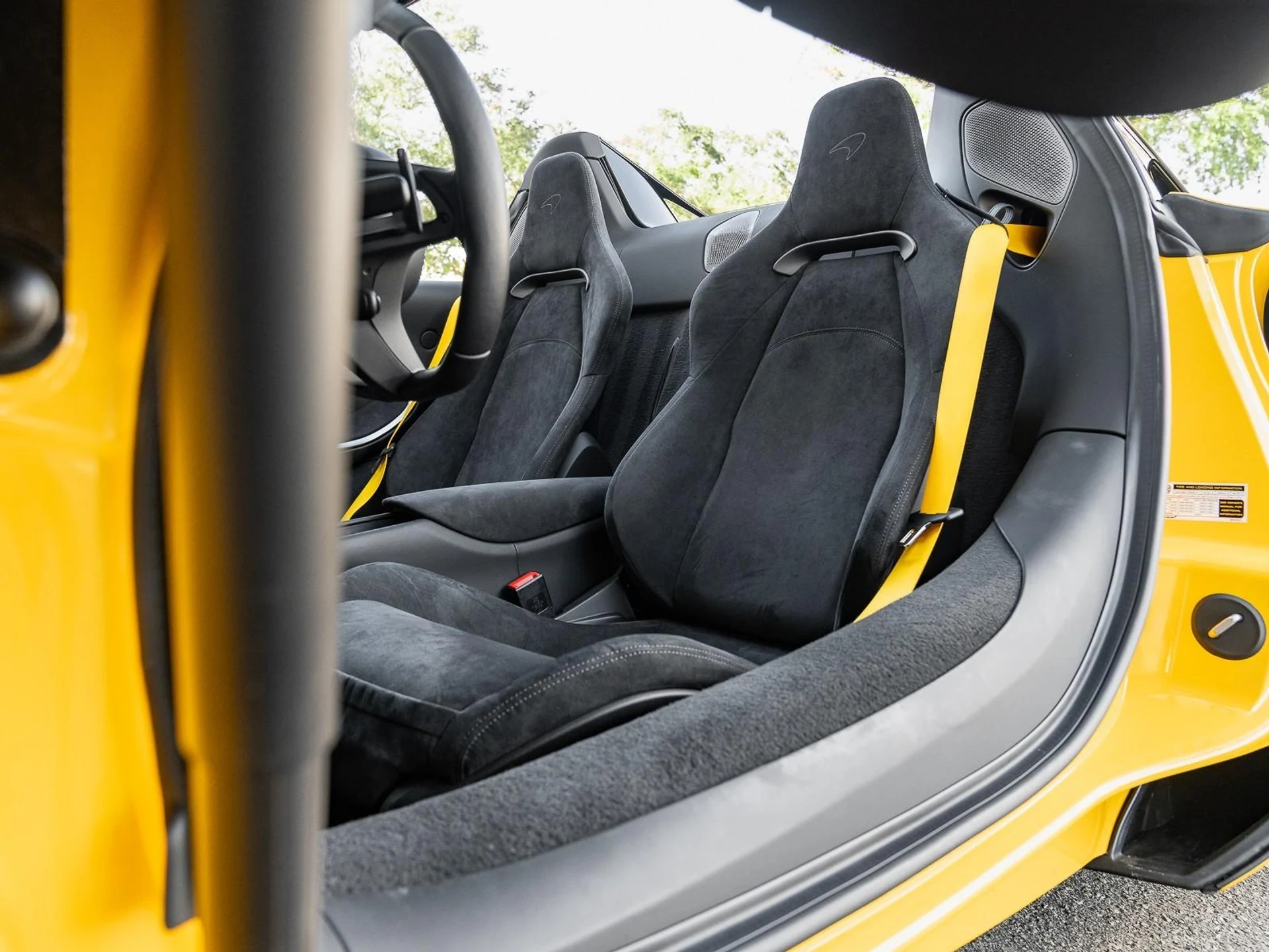 mph007_2476295373_Used_2025_Mc_Laren_Artura_Tech_Lux_1764082902_394fe927c5