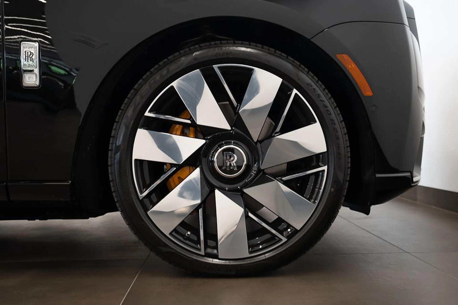 mph007_2484133513_rolls_royce_cullinan_2025_9f37aa661d