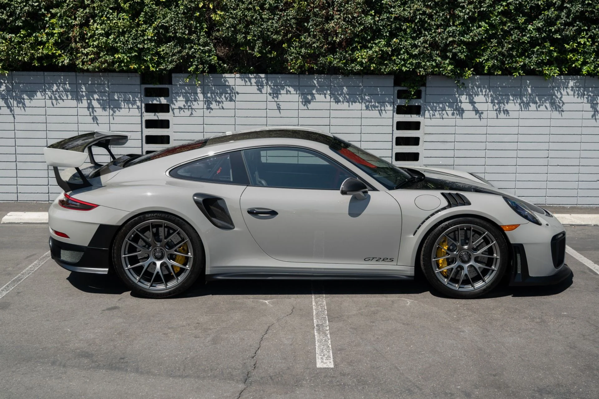 mph007_2484595539_Used_2018_Porsche_911_GT_2_RS_1755904886_848df4e860