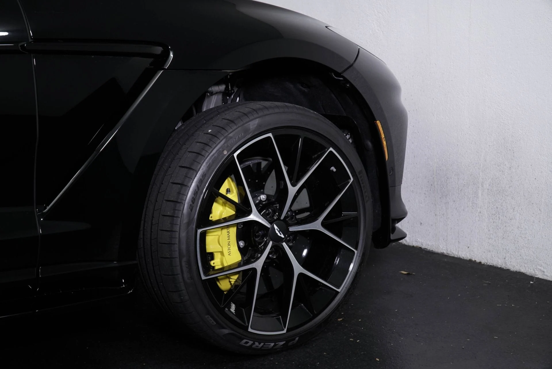 mph007_2494922816_New_2026_Aston_Martin_DBX_707_1765560873_9b72b2bd2d