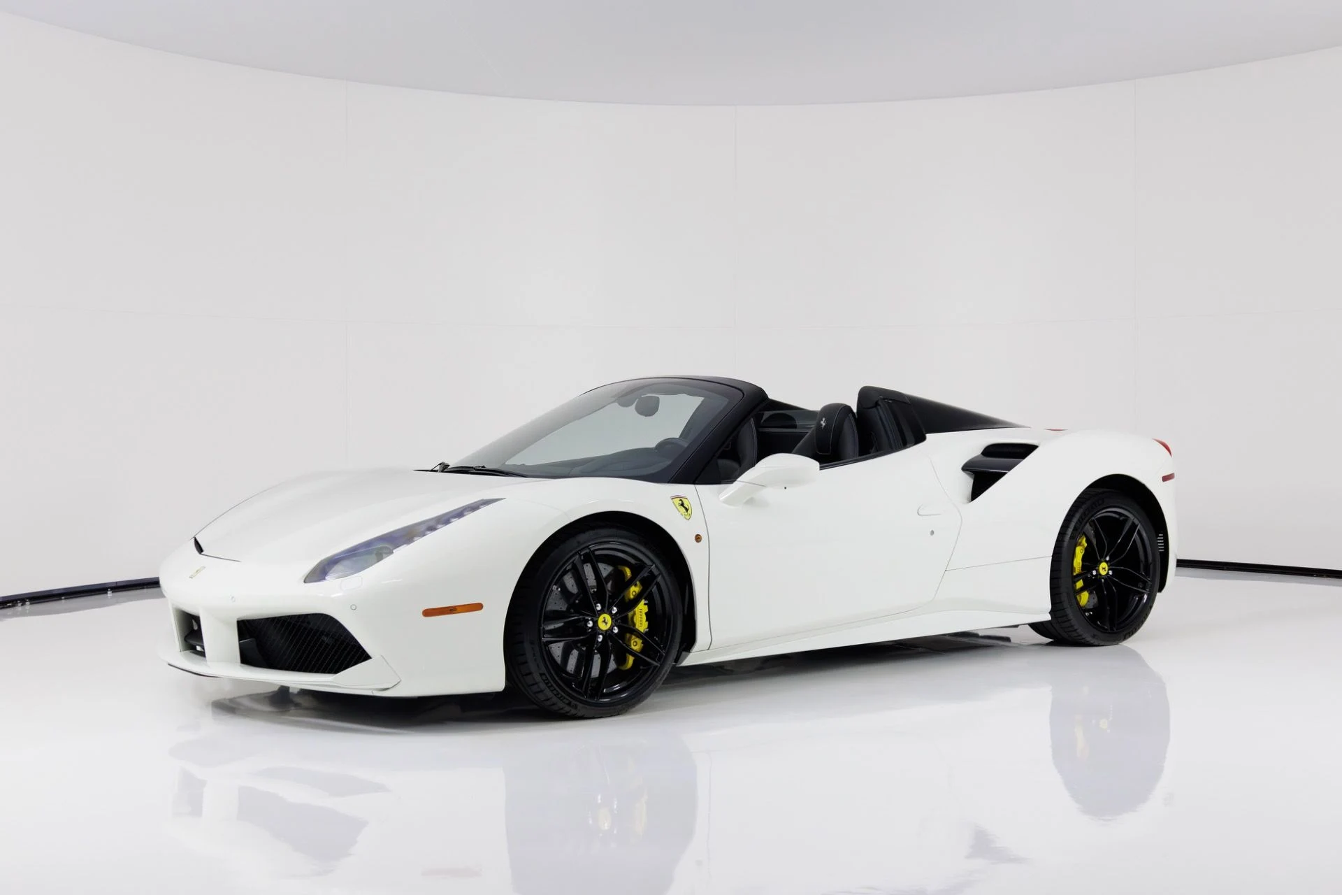 mph007_2502319858_Used_2018_Ferrari_488_Spider_1768934429_e9e2801cda