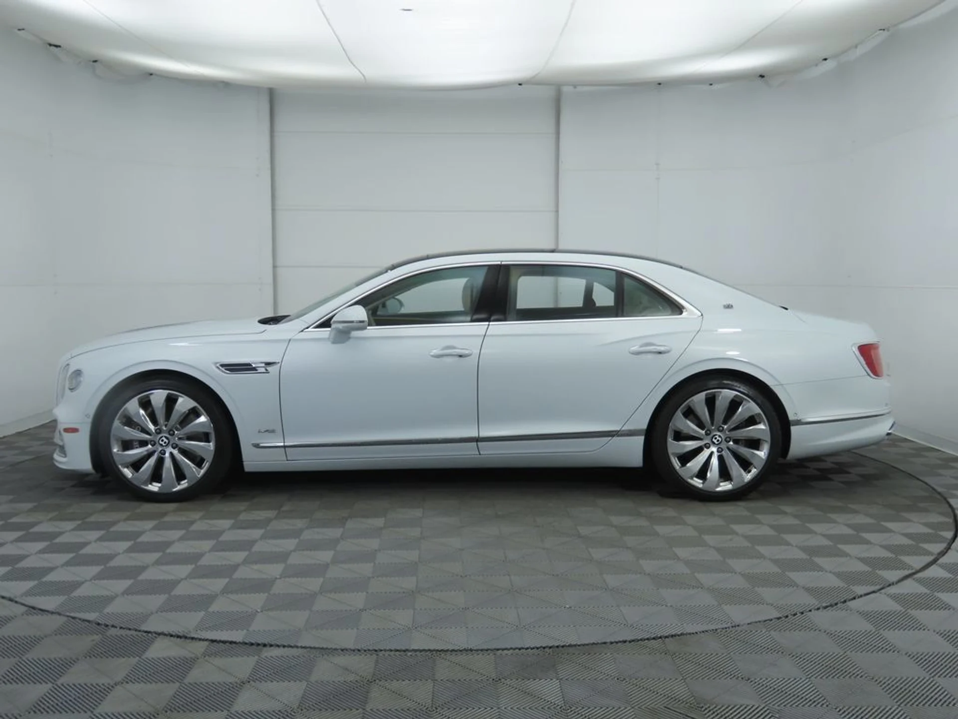 mph007_2502704034_used_2020_bentley_flying_spur_w12sedan_8119_22909310_8_1024_1a7b0f5832