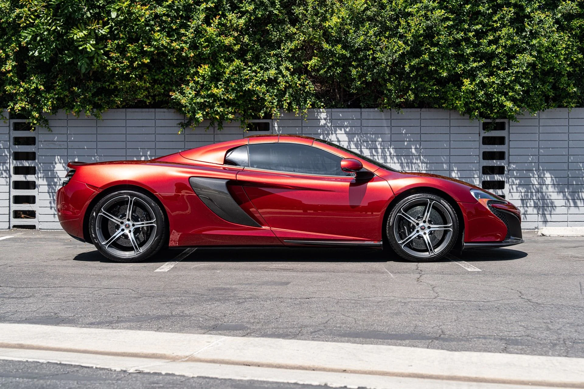 mph007_2504423982_Used_2015_Mc_Laren_650_S_Spider_1754071745_0a5b574202