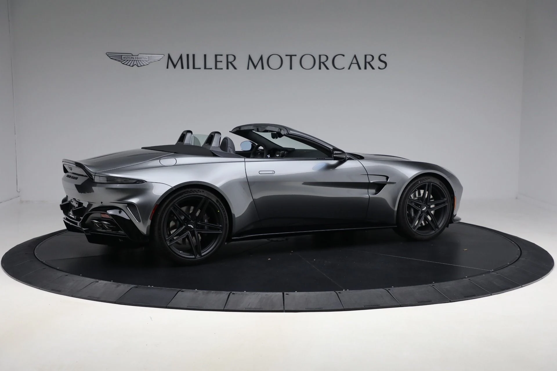 mph007_2506718426_New_2026_Aston_Martin_Vantage_Roadster_19fa77c835