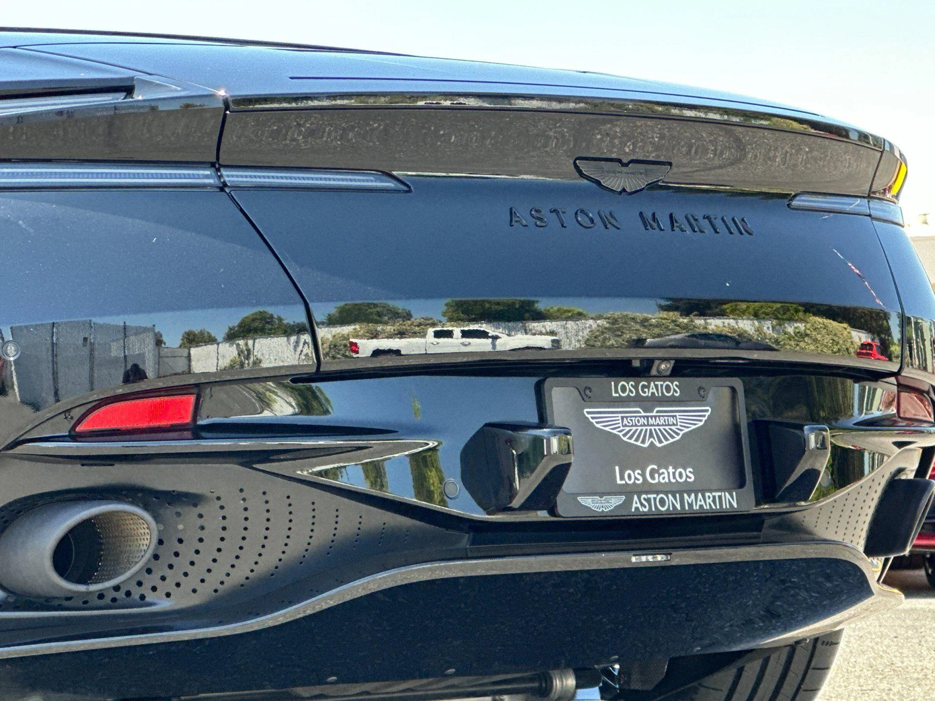 mph007_2507165062_Used_2025_Aston_Martin_DB_12_Volante_1778229492_2bd4a34c13