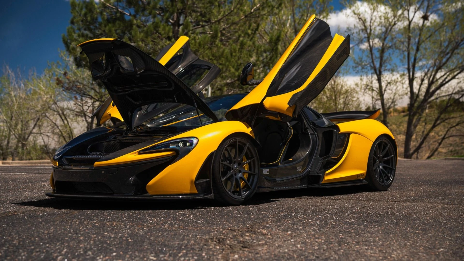 mph007_2507949183_Used_2013_Mc_Laren_P1_Coupe_1779235076_fb323f7cf8
