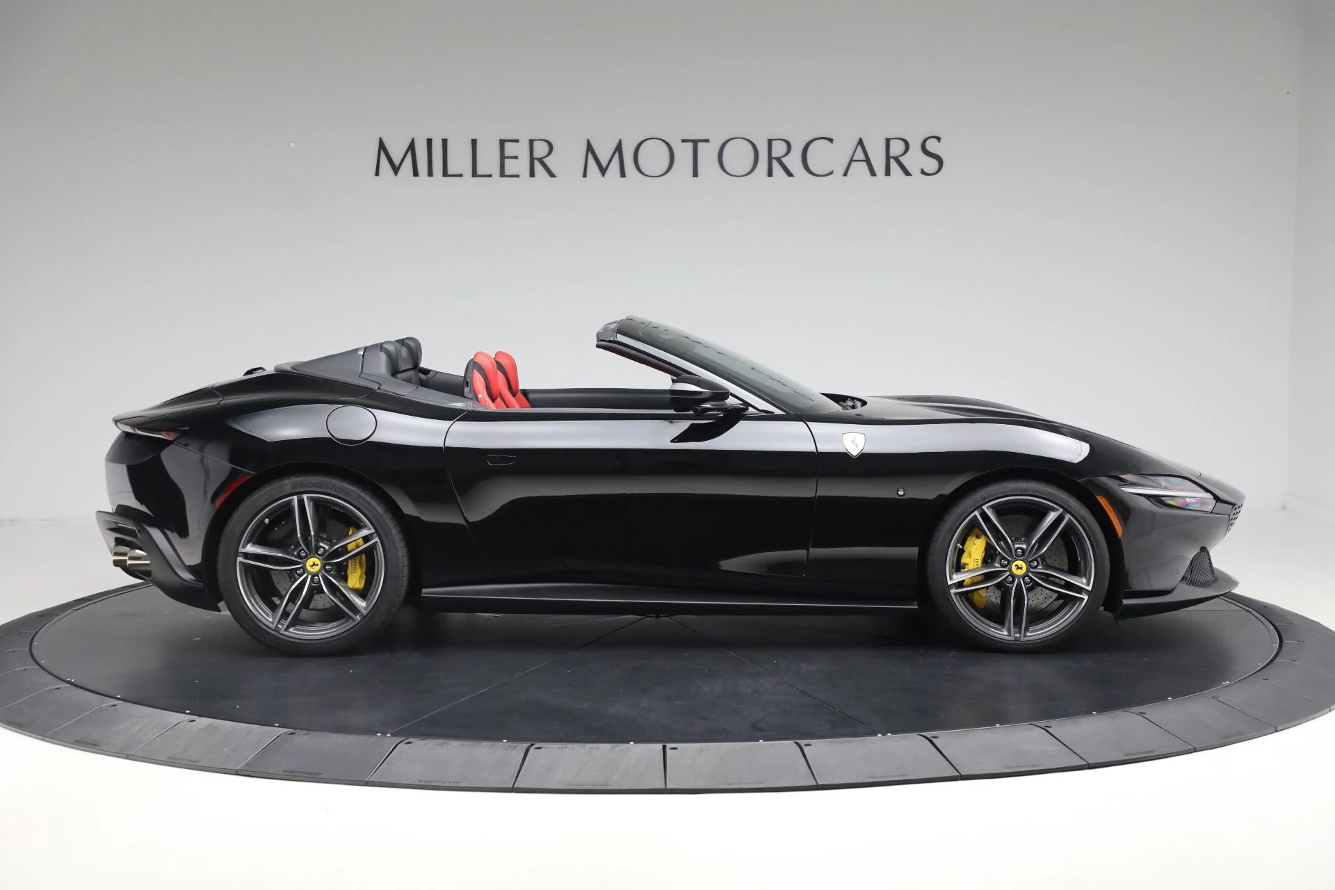 mph007_2515058891_Used_2024_Ferrari_Roma_Spider_1759961484_95d3d5993a
