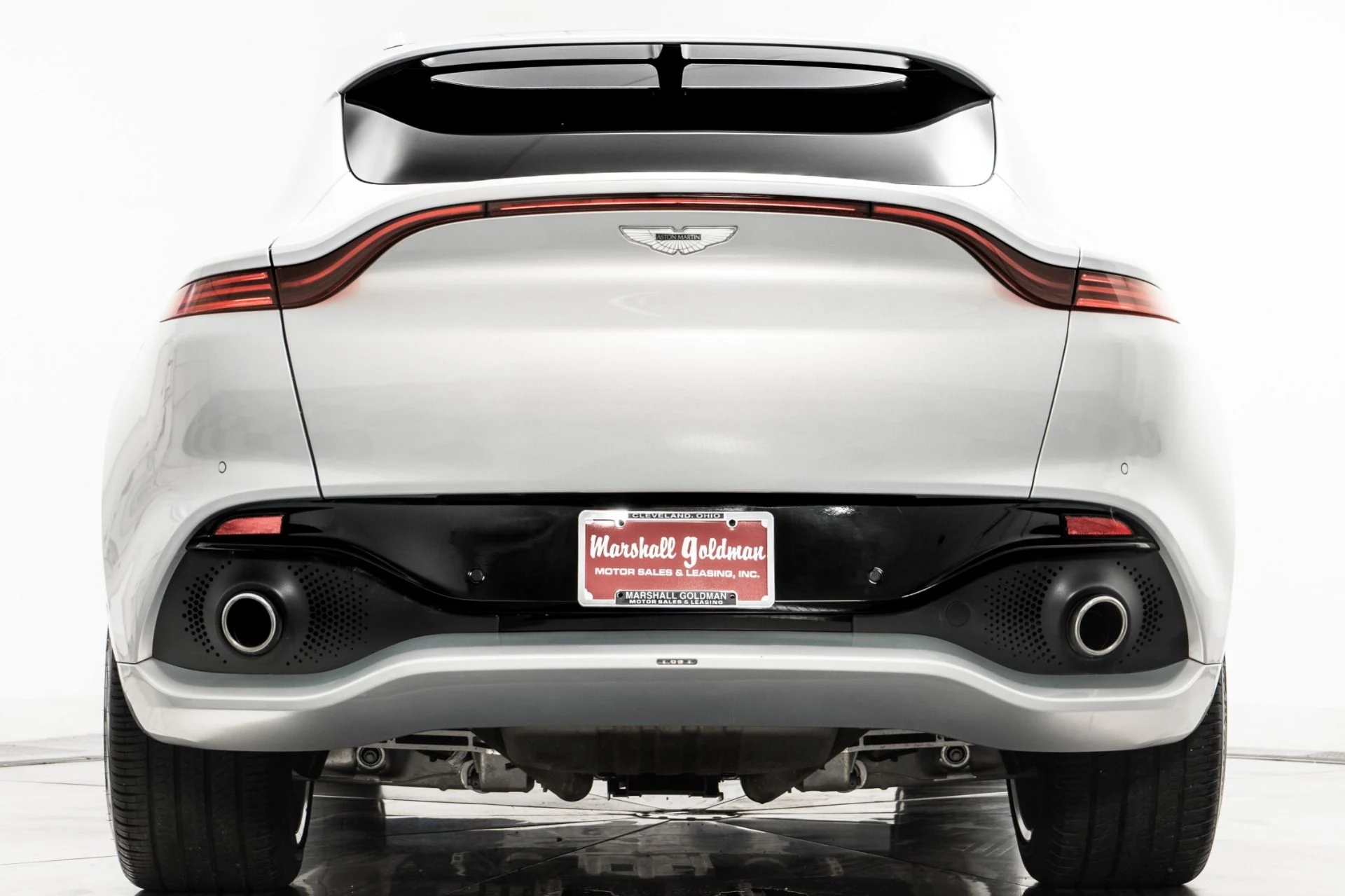 mph007_2515761422_Used_2022_Aston_Martin_DBX_Inspire_Interior_Panoramic_Glass_Roof_1768577426_613d8d03fc